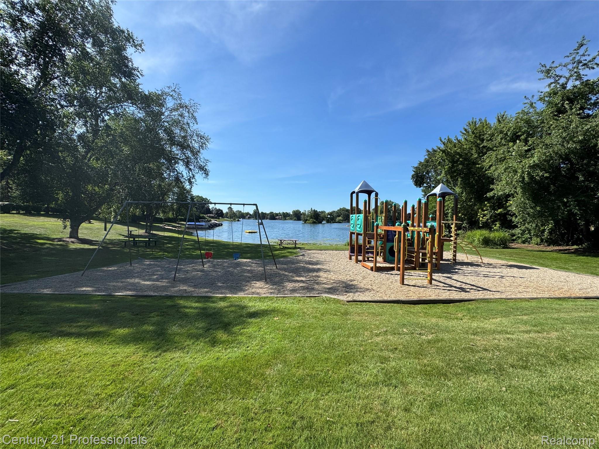 WhiteLake, Michigan, 48386, United States, 4 Bedrooms Bedrooms, ,4 BathroomsBathrooms,Residential,For Sale,1895235