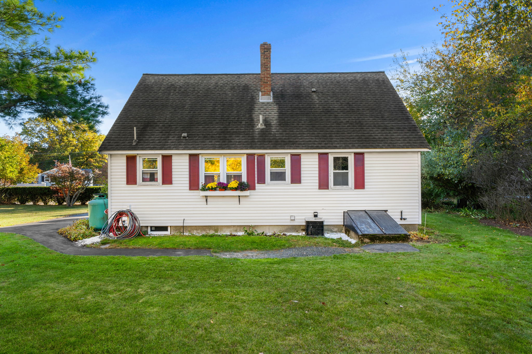  21 Chisholm Road, Kingston, NH, 03848 - 物件實景