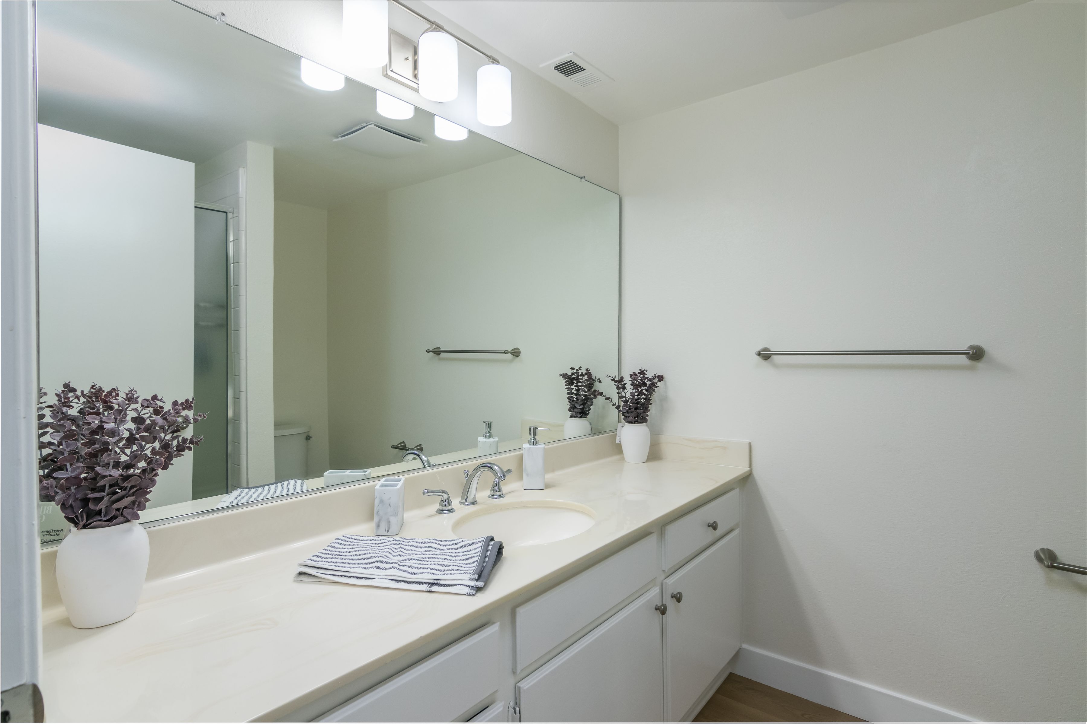  Newly Remodeled Corner Unit - 物件實景