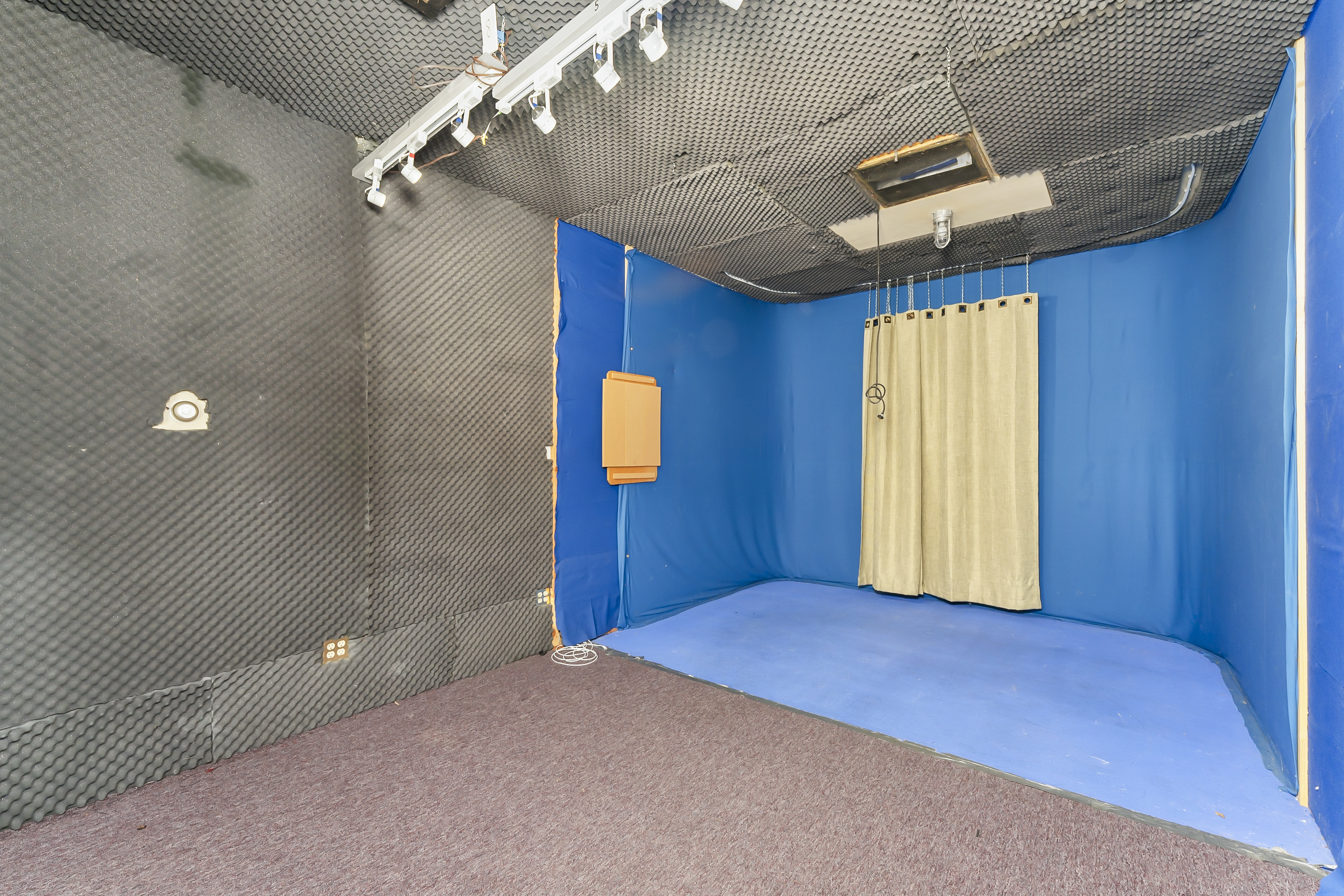  River Views • Pool • A Striking Estate That Makes a Statement - 物件實景