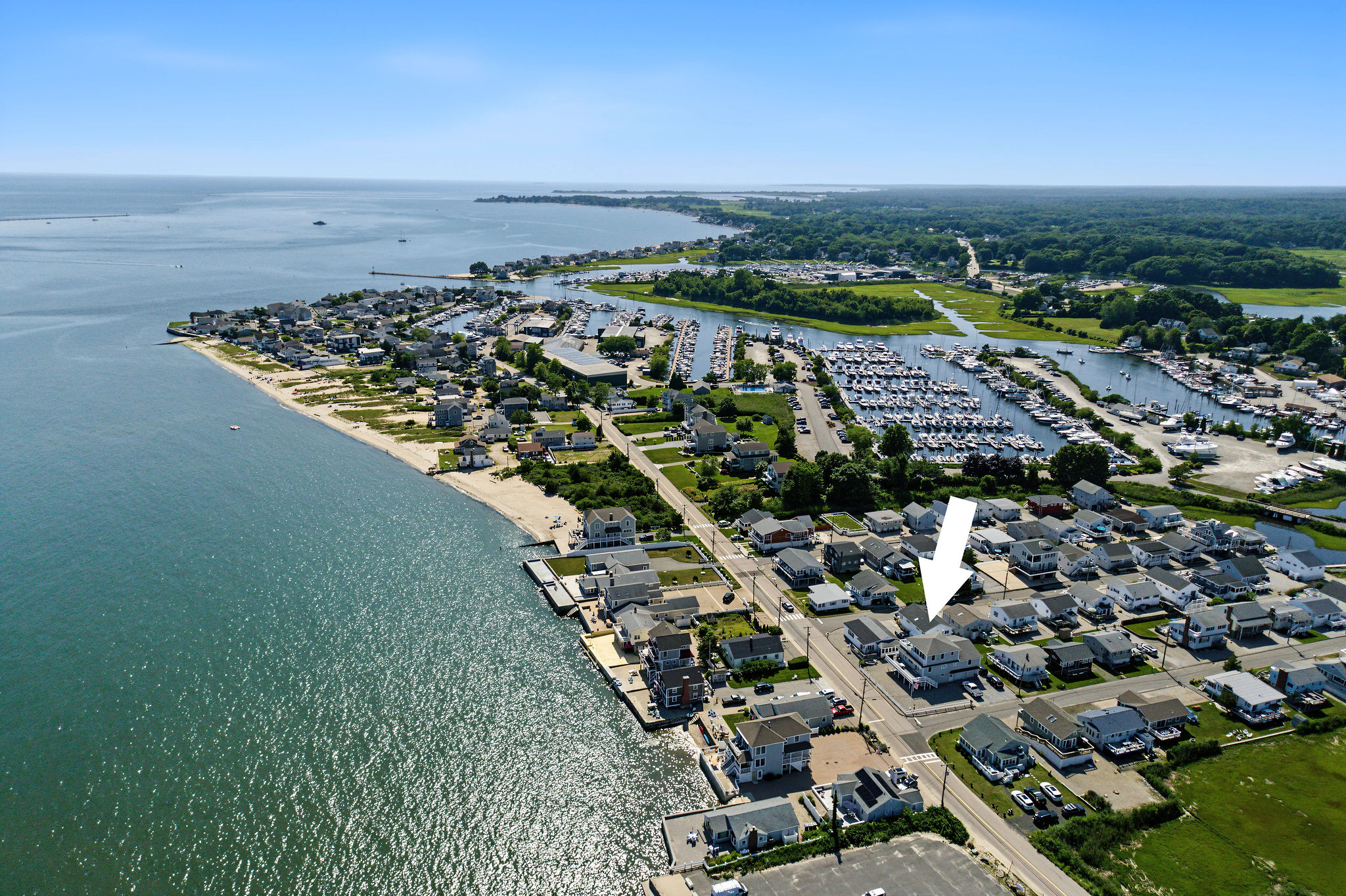  Year-Round Shoreline Estate in a Coastal Enclave - 物件實景