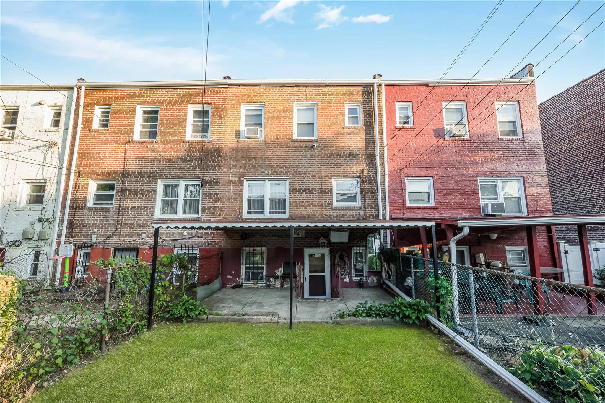 Cambria Heights, New York, 11429, United States, 3 Bedrooms Bedrooms, ,2 BathroomsBathrooms,Residential,For Sale,1877531