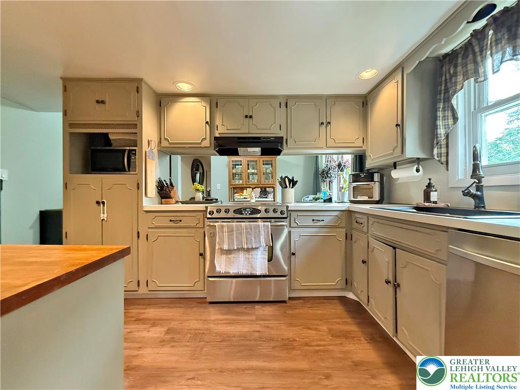 Allentown City, Pennsylvania, 18103, United States, 3 Bedrooms Bedrooms, ,2 BathroomsBathrooms,Residential,For Sale,1897296