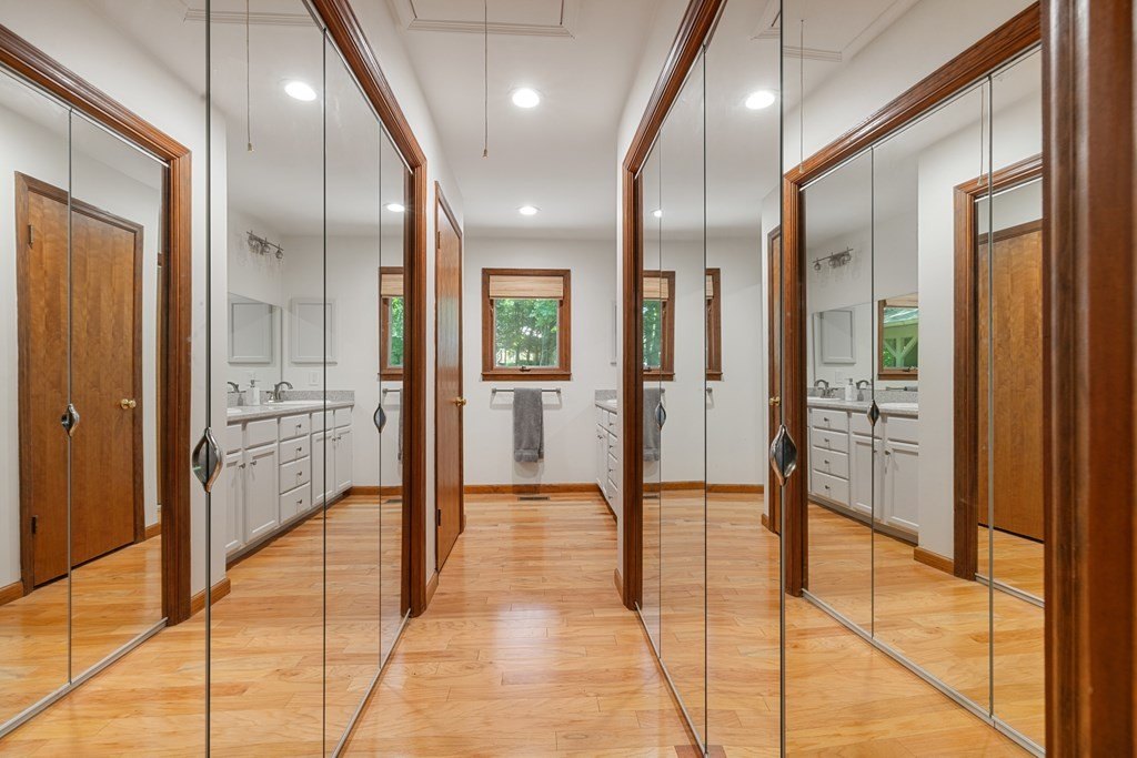 Hayesville, North Carolina, 28904, United States, 4 Bedrooms Bedrooms, ,3 BathroomsBathrooms,Residential,For Sale,1983096