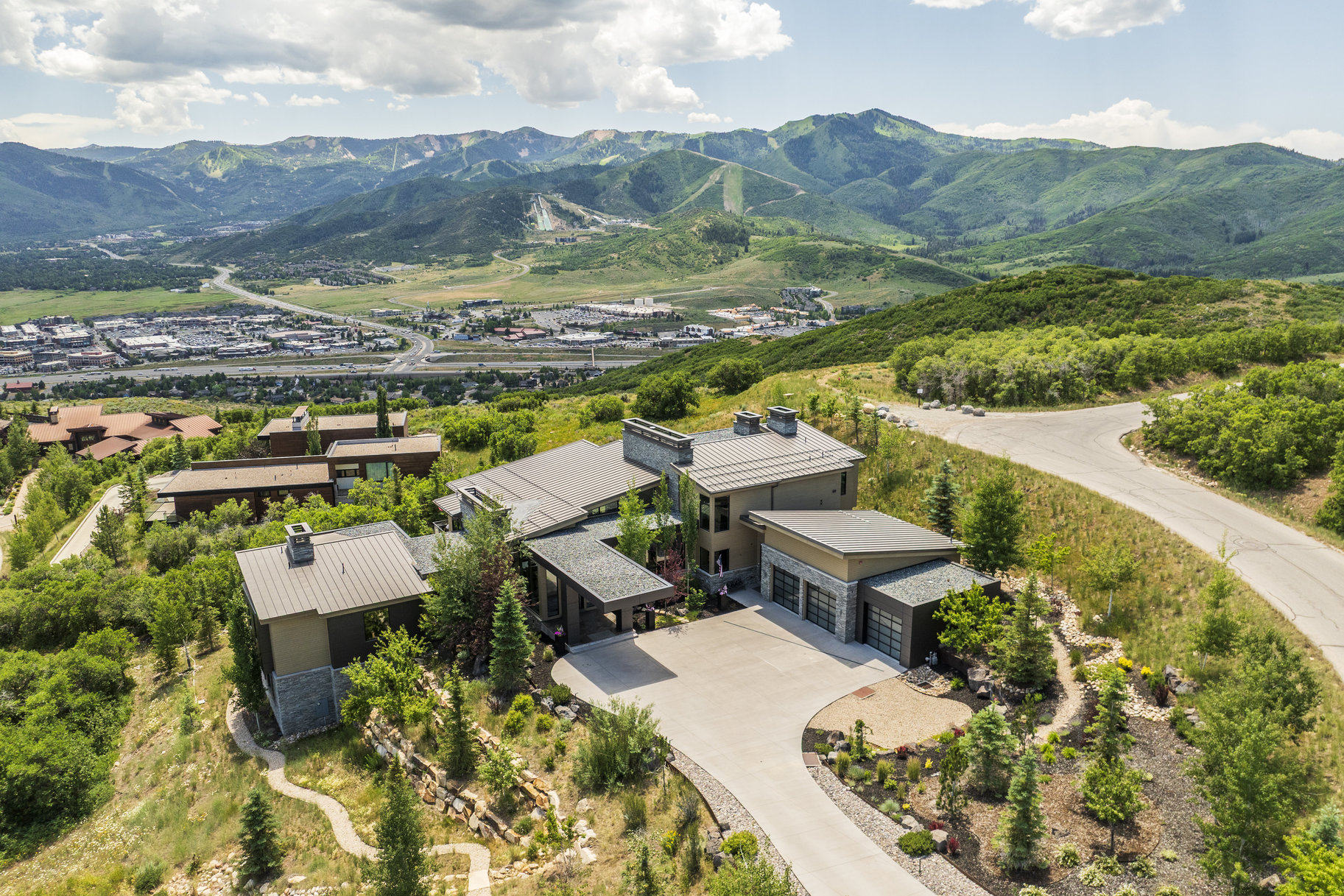  Sophisticated Mountain Design with Unmatched Views in an Elite Setting - 物件實景