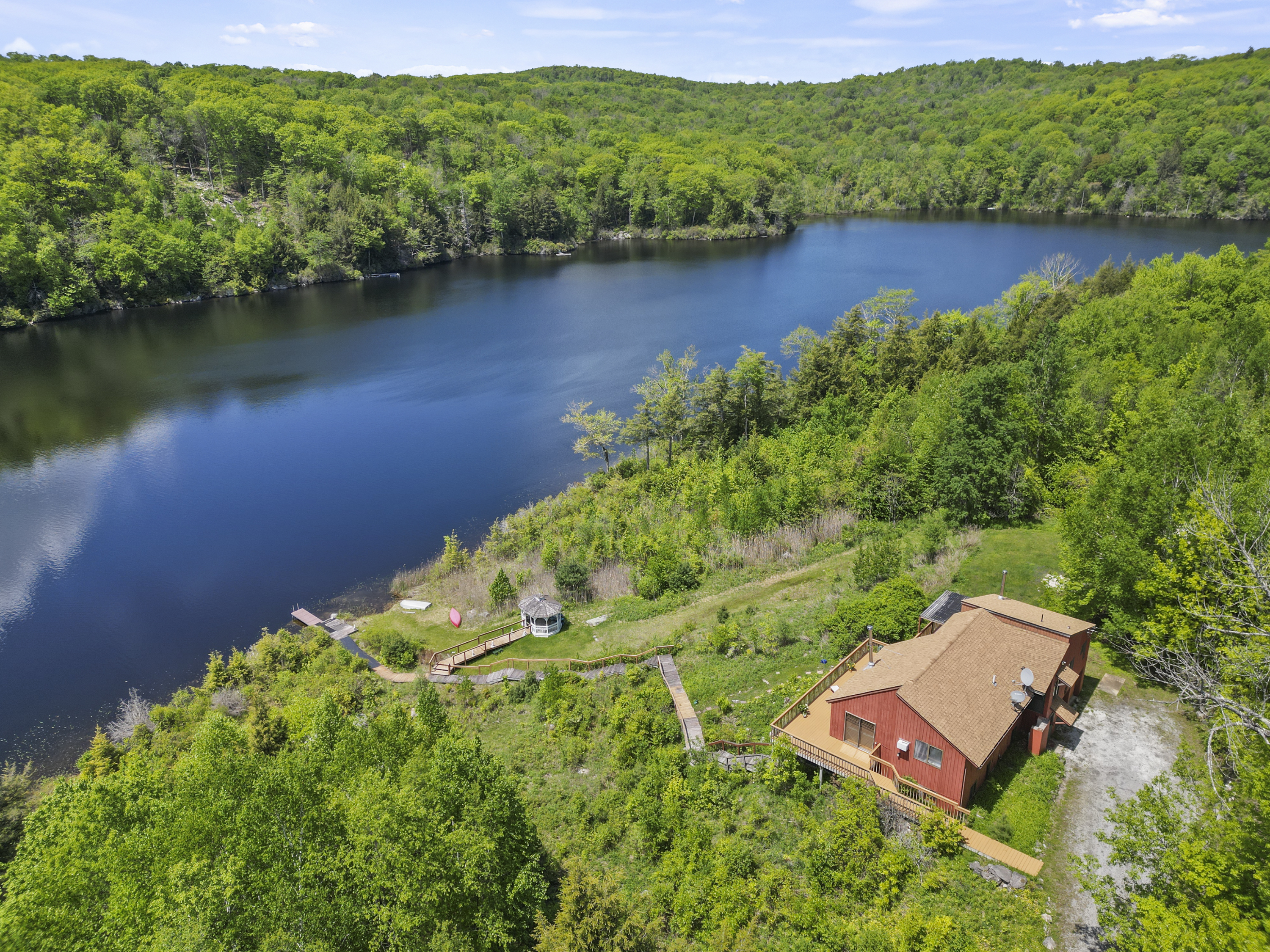  Exceptional Waterfront Retreat on Tranquil Hayes Pond - 物件實景
