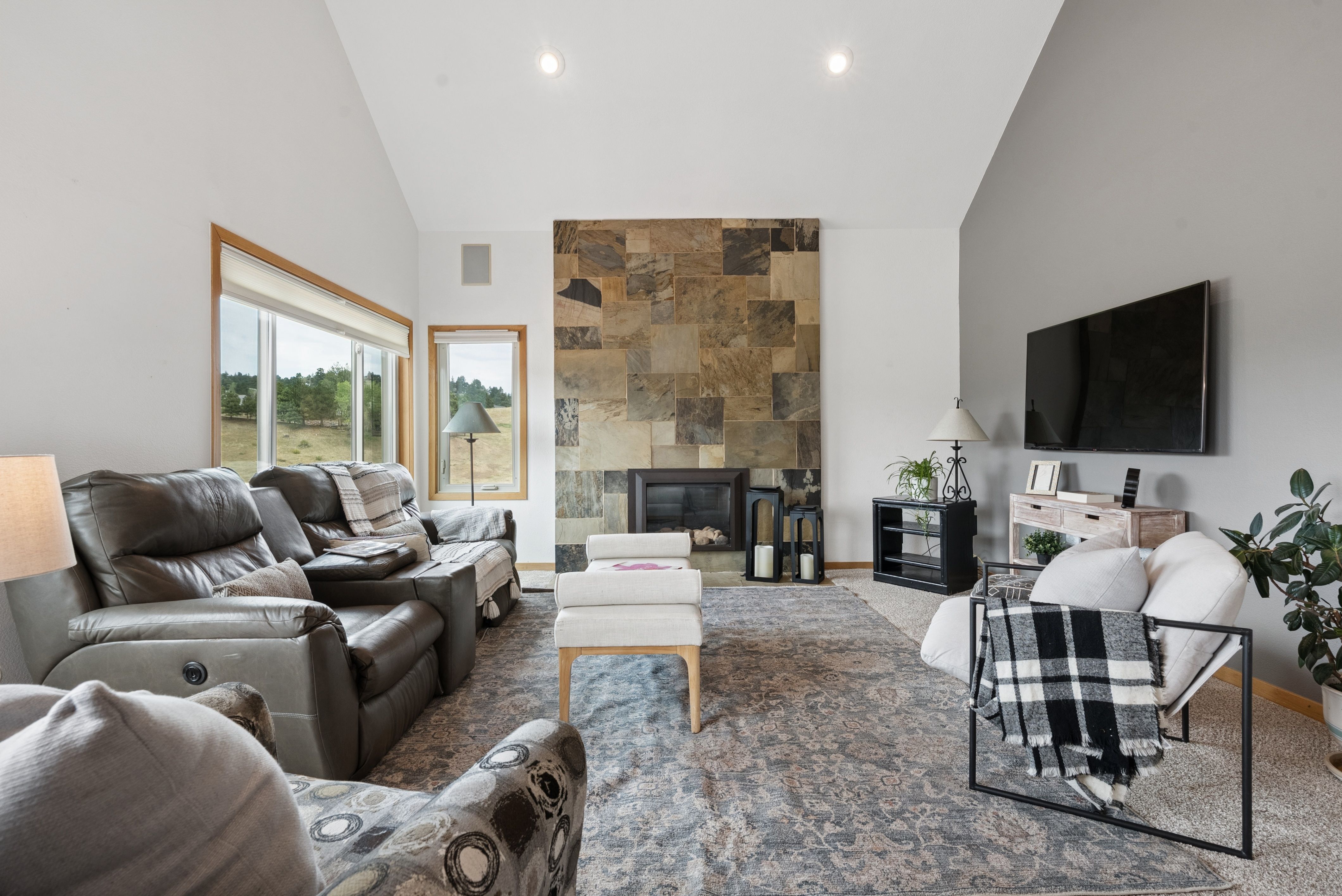  Custom Built Home on a Rolling 1.5 Acre Lot in Highly Desired Paradise Hills - 物件實景