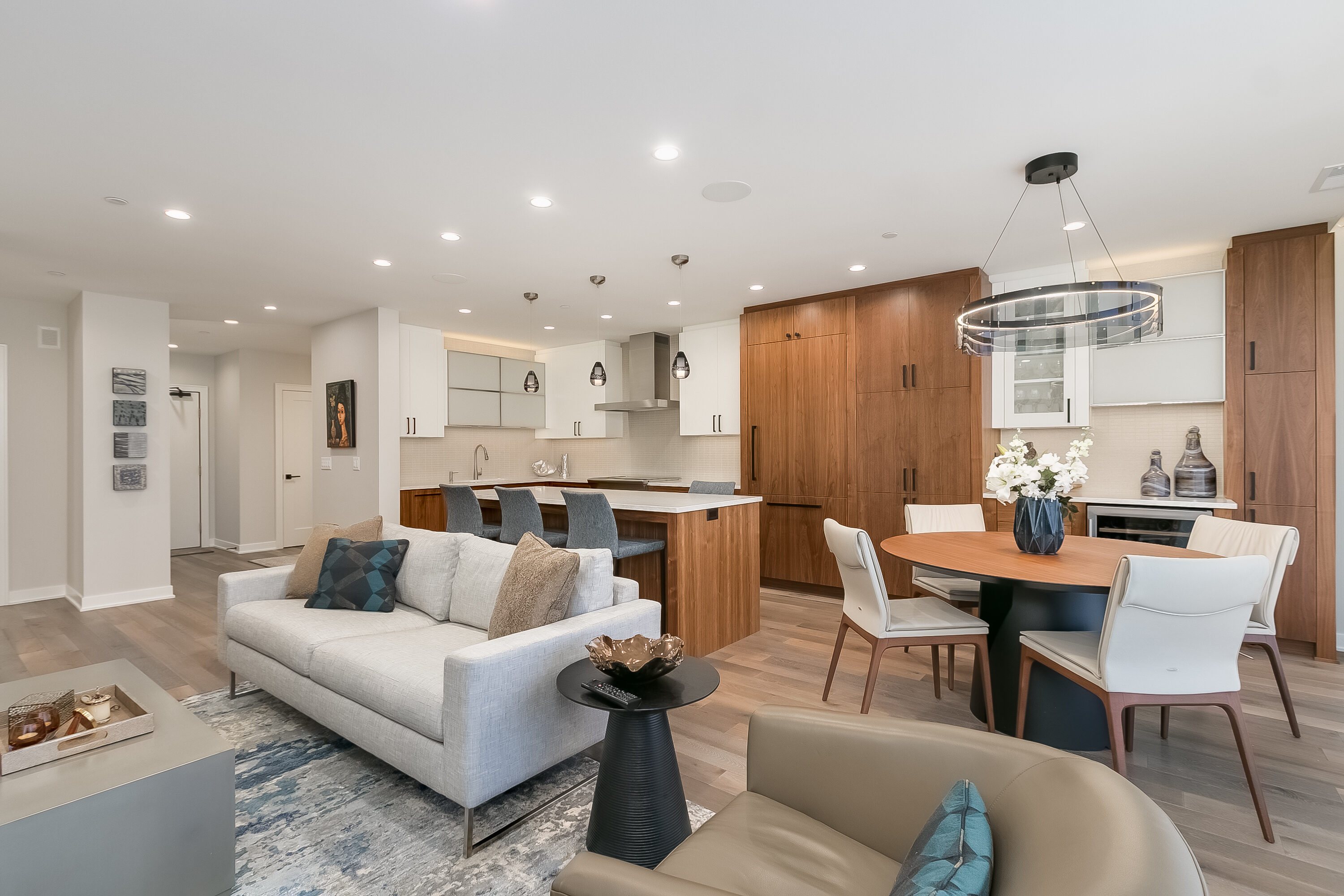  Luxurious Reimagined Downtown Condo - 物件實景