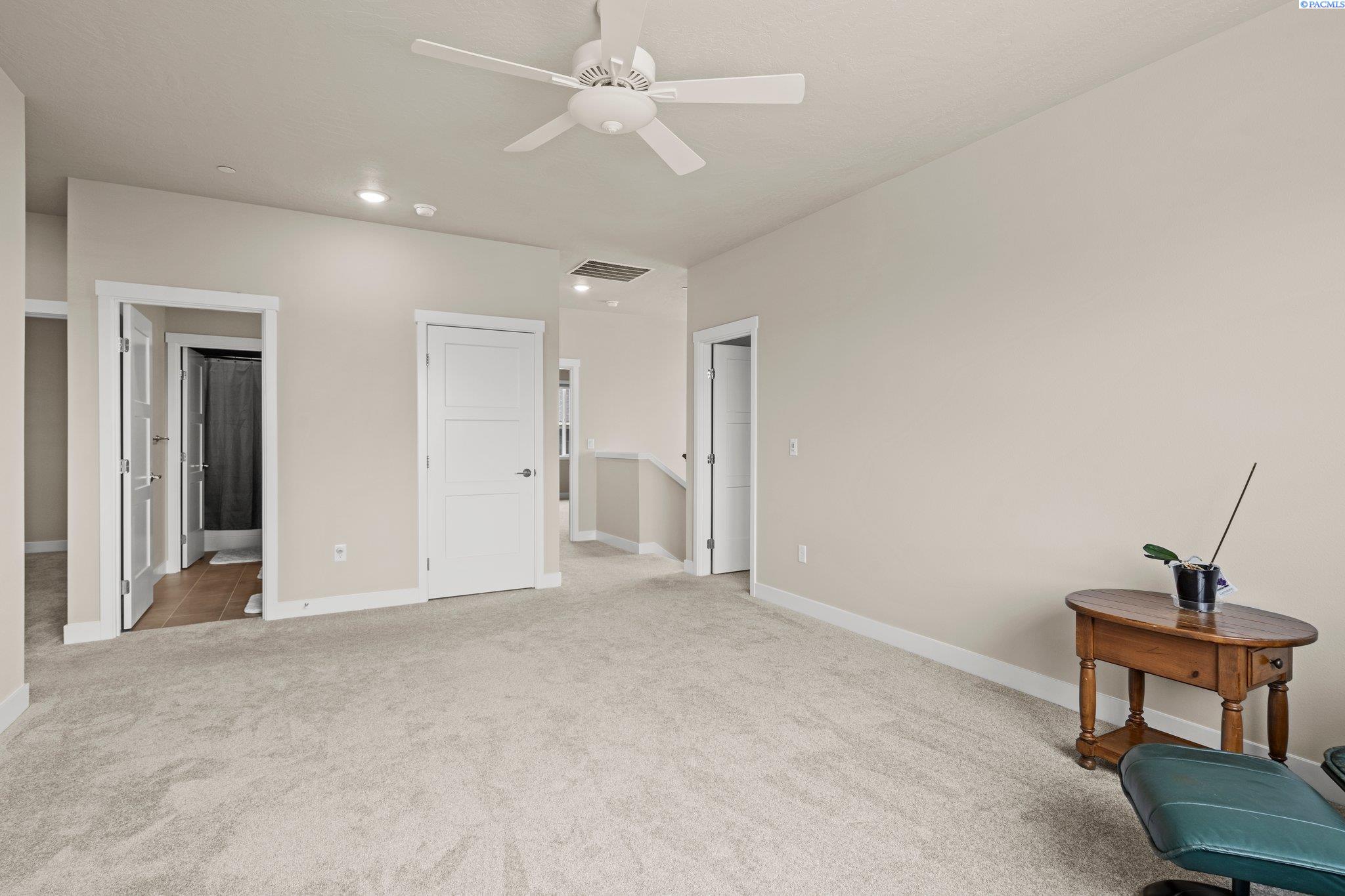 Richland, Washington, 99352, United States, 4 Bedrooms Bedrooms, ,3 BathroomsBathrooms,Residential,For Sale,1766323