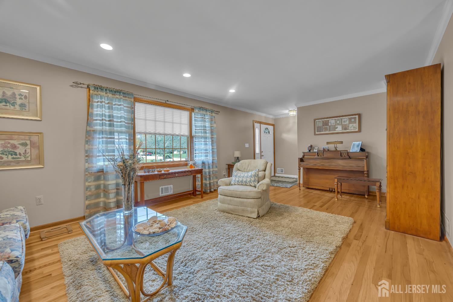 Edison, New Jersey, 08820, United States, 3 Bedrooms Bedrooms, ,2 BathroomsBathrooms,Residential,For Sale,1989177