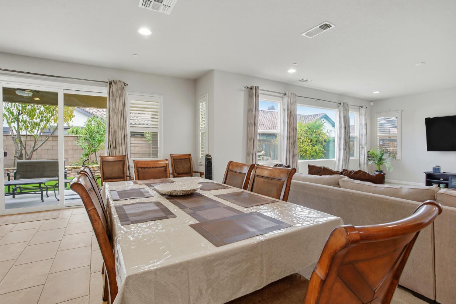 Elk Grove, California, 95757, United States, 4 Bedrooms Bedrooms, ,4 BathroomsBathrooms,Residential,For Sale,1999754