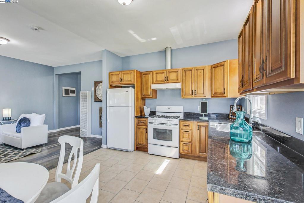Oakland, California, 94605, United States, ,Residential,For Sale,1921286
