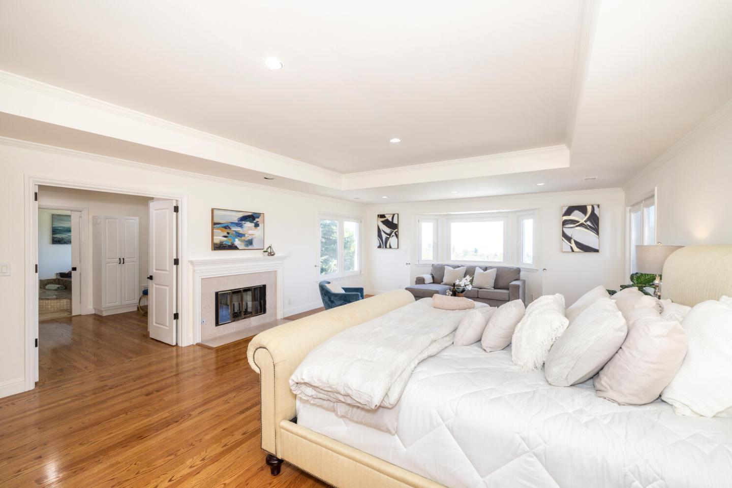 Hillsborough, California, 94010, United States, 5 Bedrooms Bedrooms, ,5 BathroomsBathrooms,Residential,For Sale,1940320