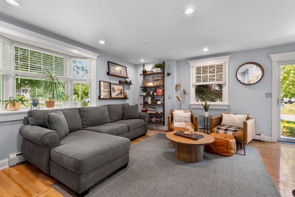 Swansea, Massachusetts, 02777, United States, 3 Bedrooms Bedrooms, ,2 BathroomsBathrooms,Residential,For Sale,1847611