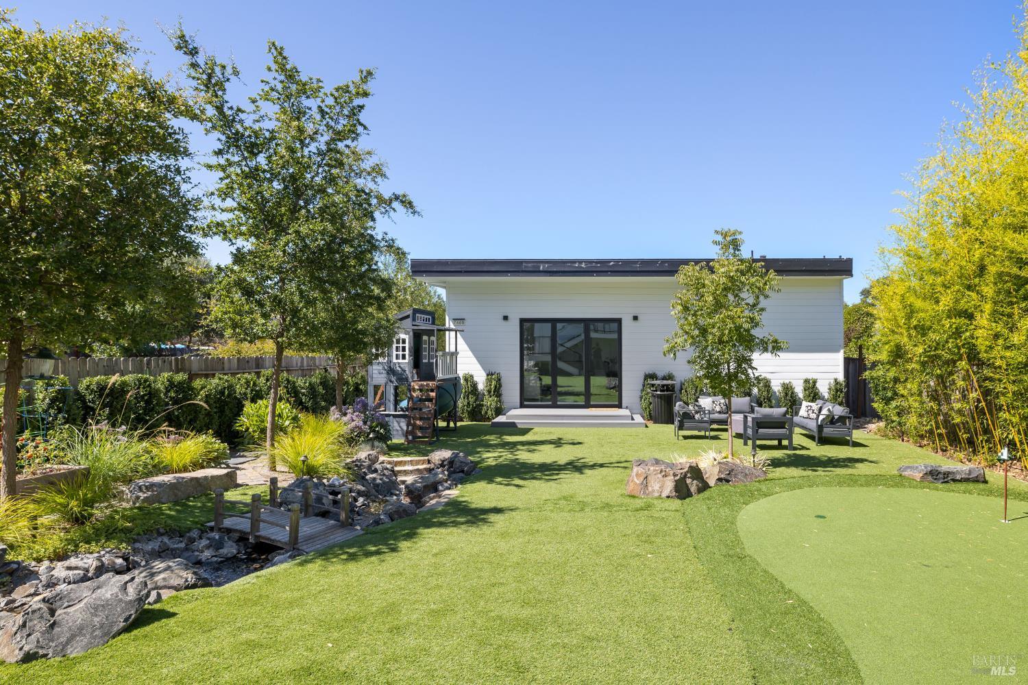 Petaluma, California, 94952, United States, 3 Bedrooms Bedrooms, ,2 BathroomsBathrooms,Residential,For Sale,1977520