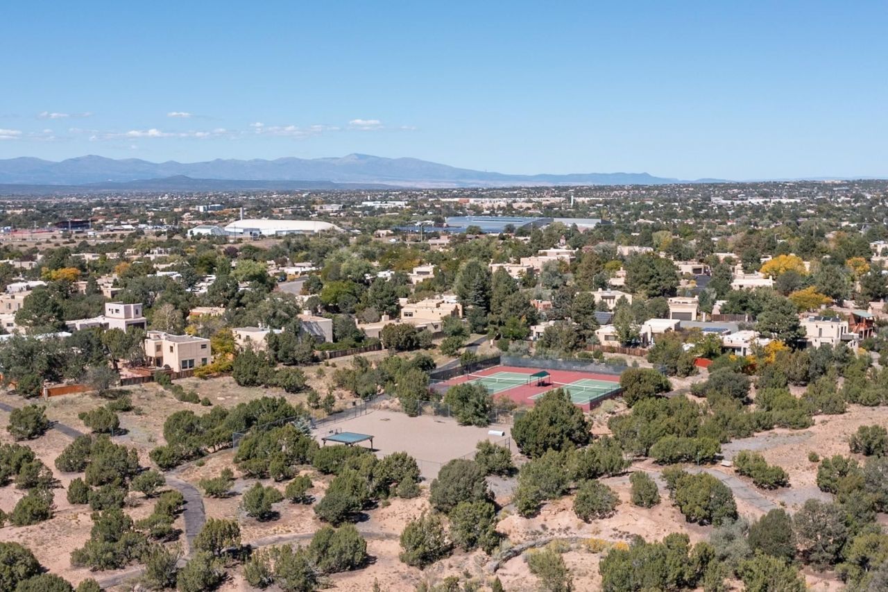 Santa Fe, New Mexico, 87507, United States, 3 Bedrooms Bedrooms, ,2 BathroomsBathrooms,Residential,For Sale,1955311