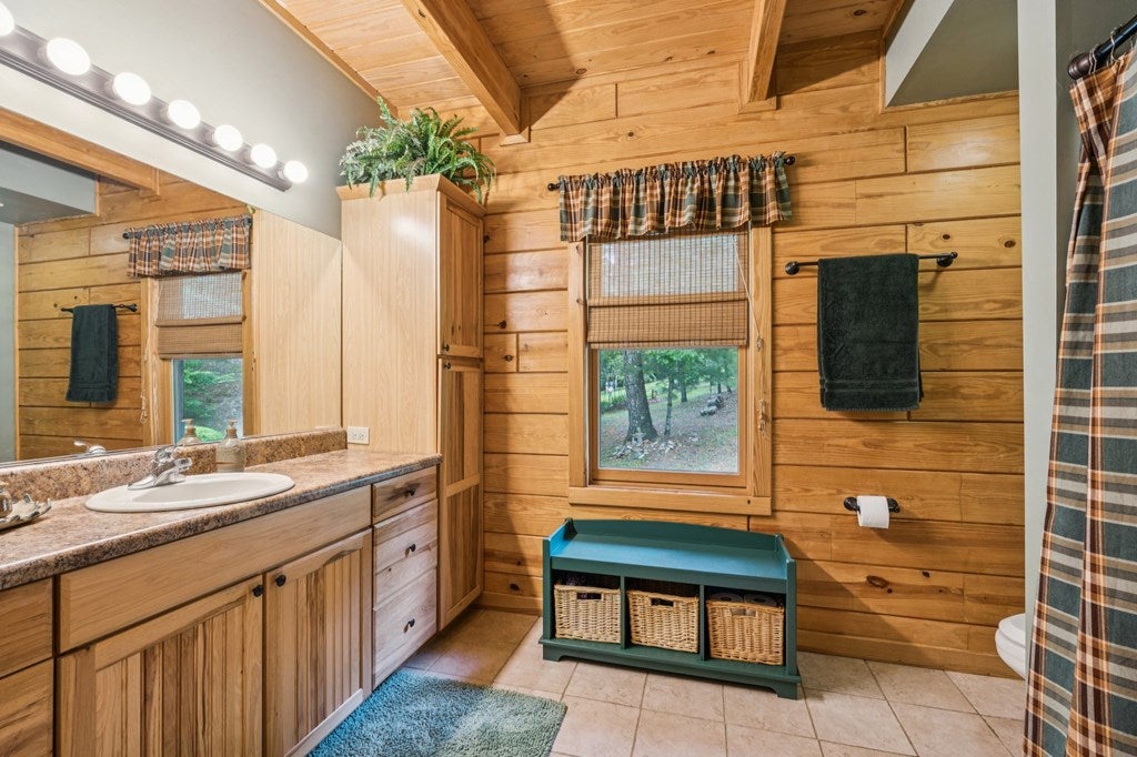 Morganton, Georgia, 30560, United States, 3 Bedrooms Bedrooms, ,3 BathroomsBathrooms,Residential,For Sale,1905378
