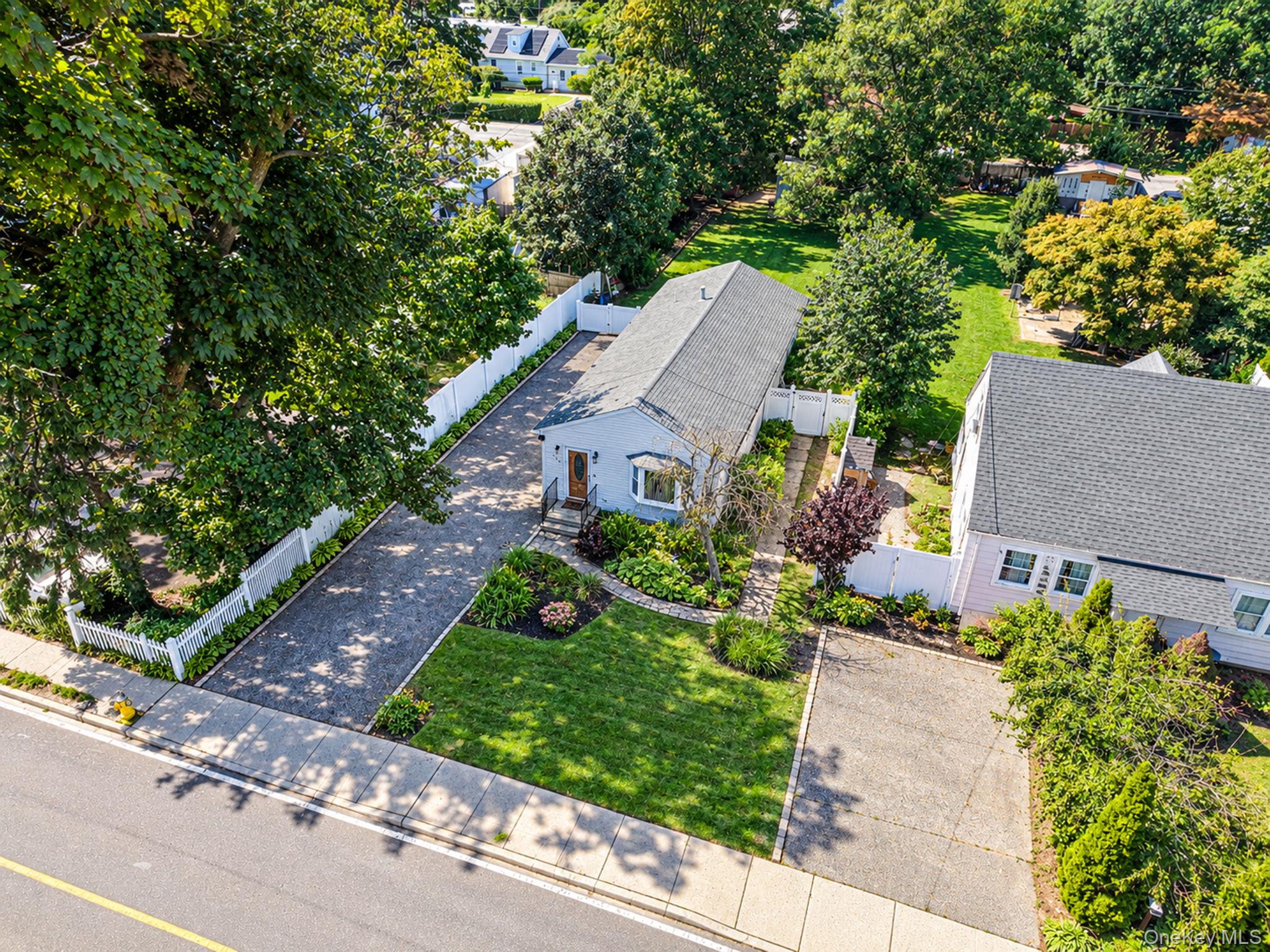 Commack Rd, Deer Park, NY 11729