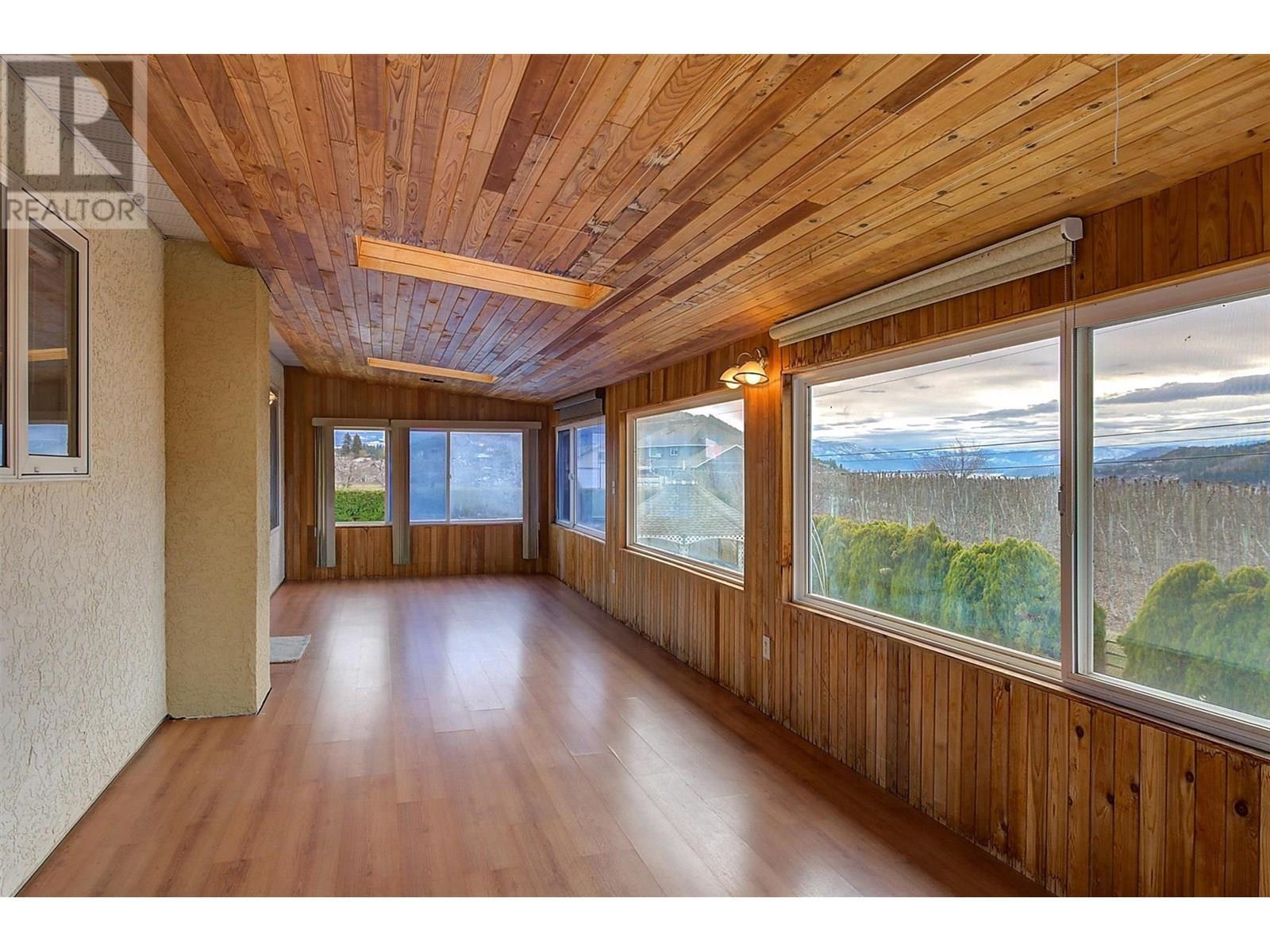 KELOWNA, British Columbia, V1V 2G6, CA, 5 Bedrooms Bedrooms, ,4 BathroomsBathrooms,Residential,For Sale,1838438