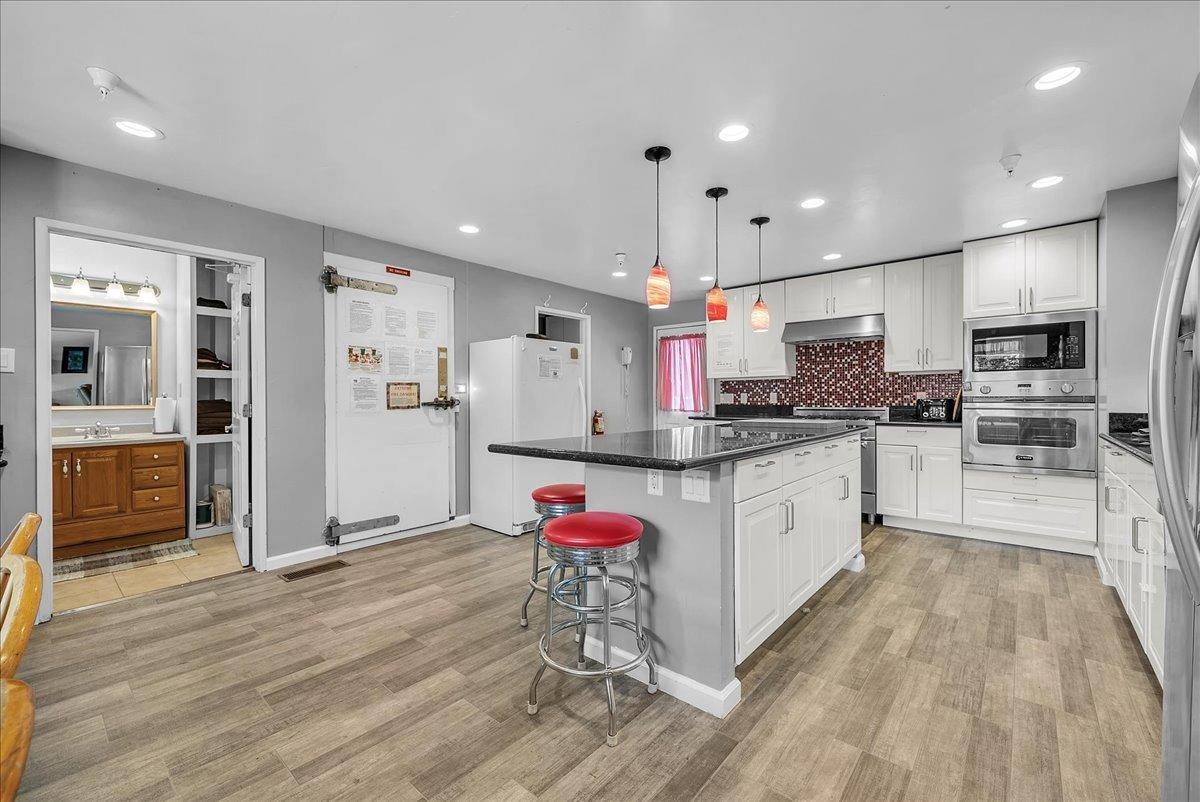 Nevada City, California, 95959, United States, 2 Bedrooms Bedrooms, ,3 BathroomsBathrooms,Residential,For Sale,1887439