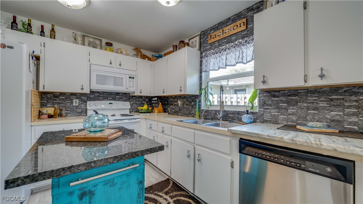 Naples, Florida, 34108, United States, 2 Bedrooms Bedrooms, ,2 BathroomsBathrooms,Residential,For Sale,1988856