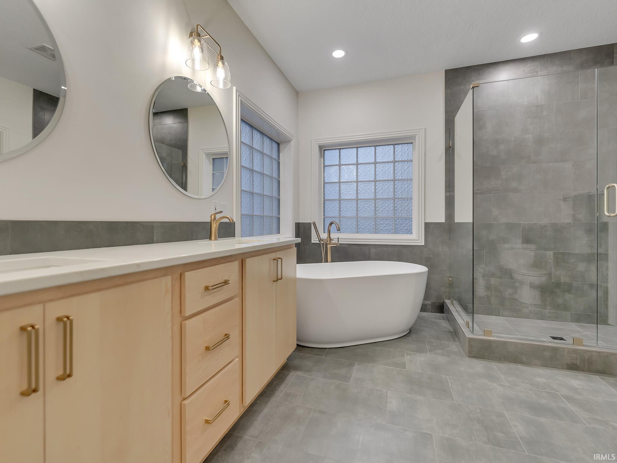 Leo, Indiana, 46765, United States, 4 Bedrooms Bedrooms, ,4 BathroomsBathrooms,Residential,For Sale,1988883