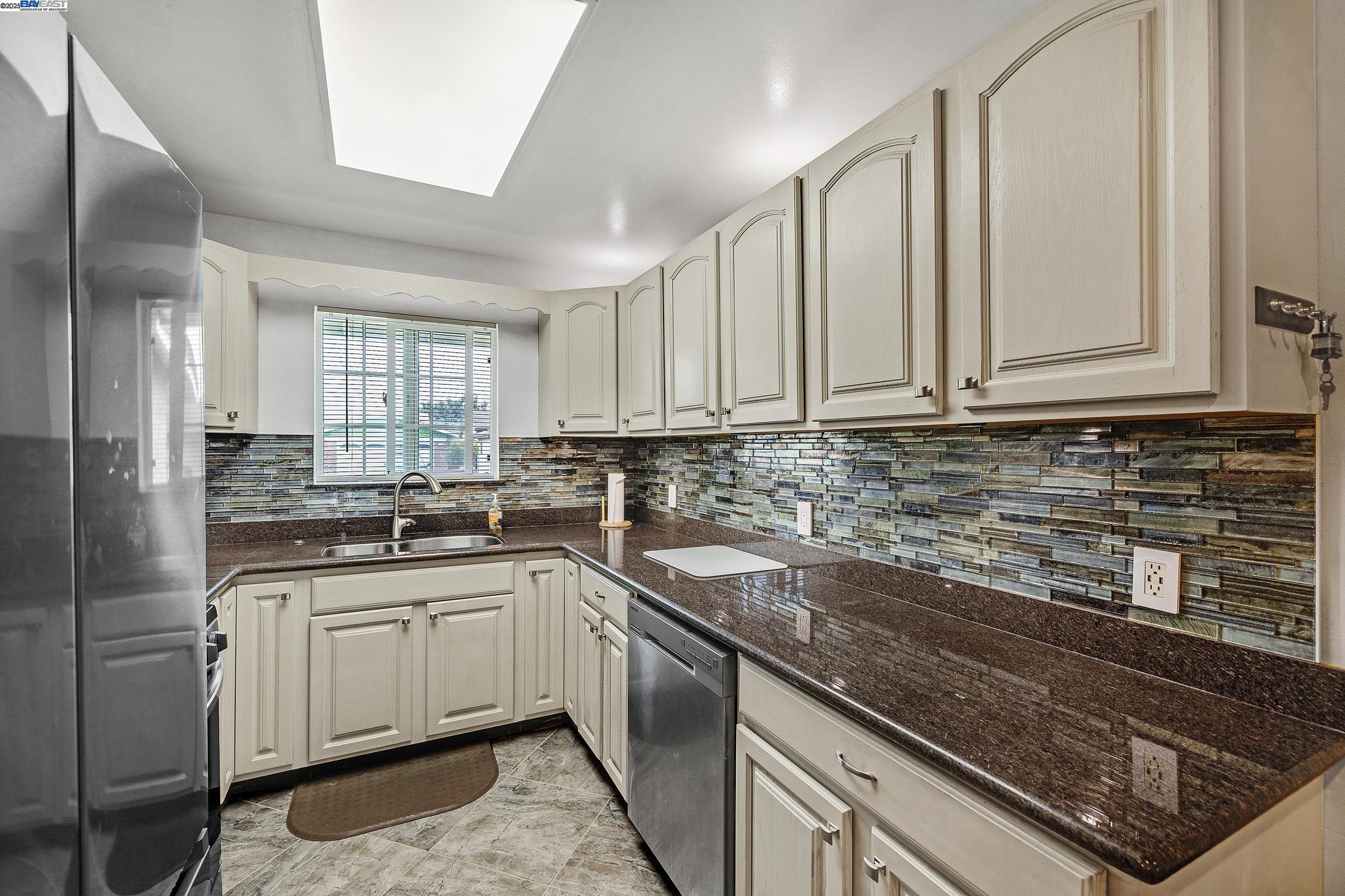 Hayward, California, 94544, United States, 3 Bedrooms Bedrooms, ,2 BathroomsBathrooms,Residential,For Sale,1999111