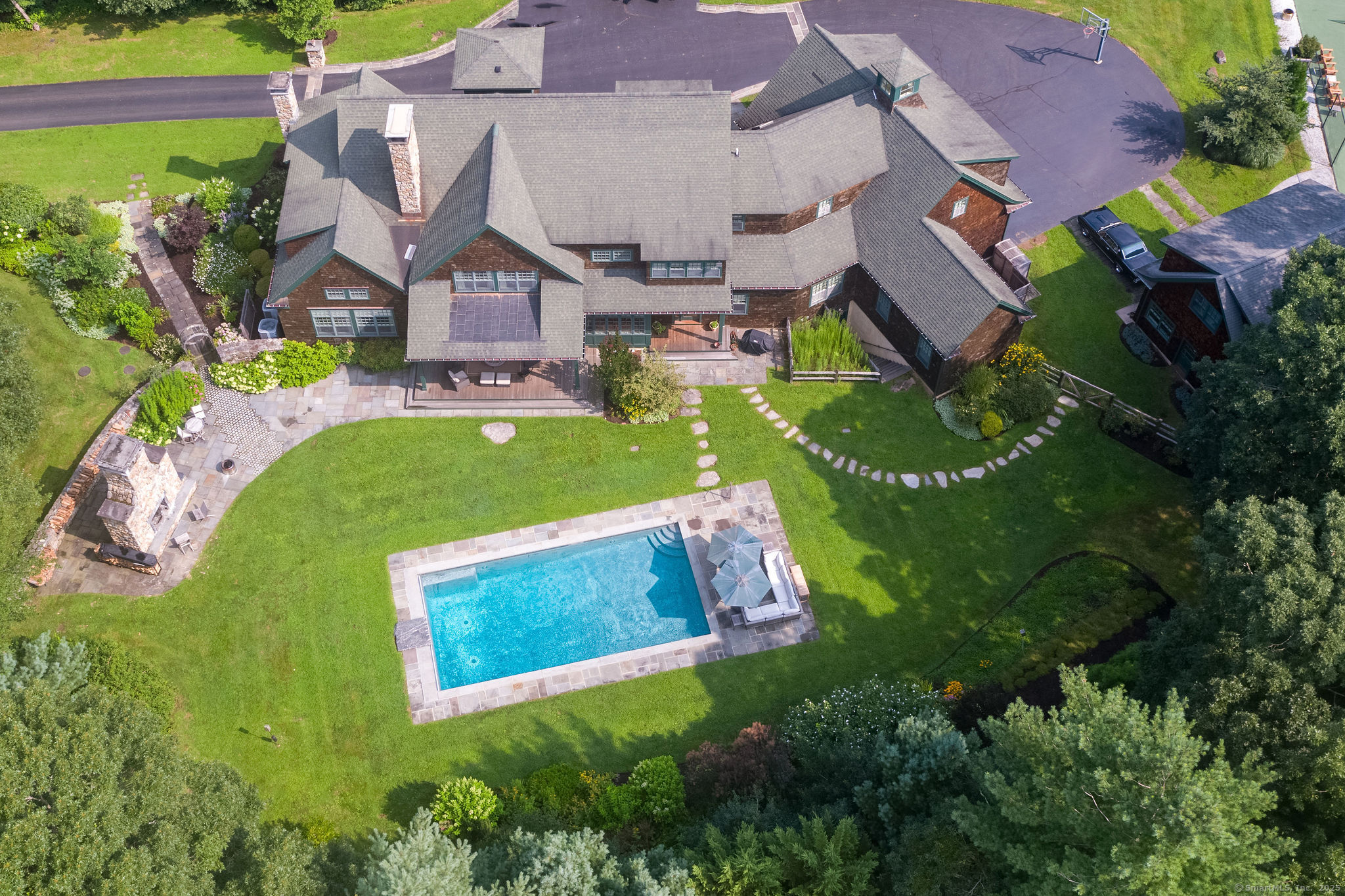 Guilford, Connecticut, 06437, United States, 5 Bedrooms Bedrooms, ,8 BathroomsBathrooms,Residential,For Sale,1903755