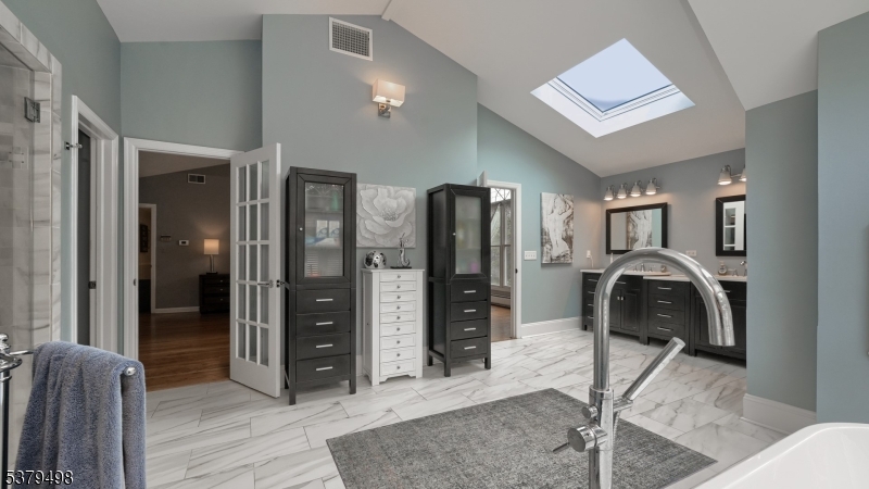Kinnelon Boro, New Jersey, 07405, United States, 4 Bedrooms Bedrooms, ,5 BathroomsBathrooms,Residential,For Sale,1932382