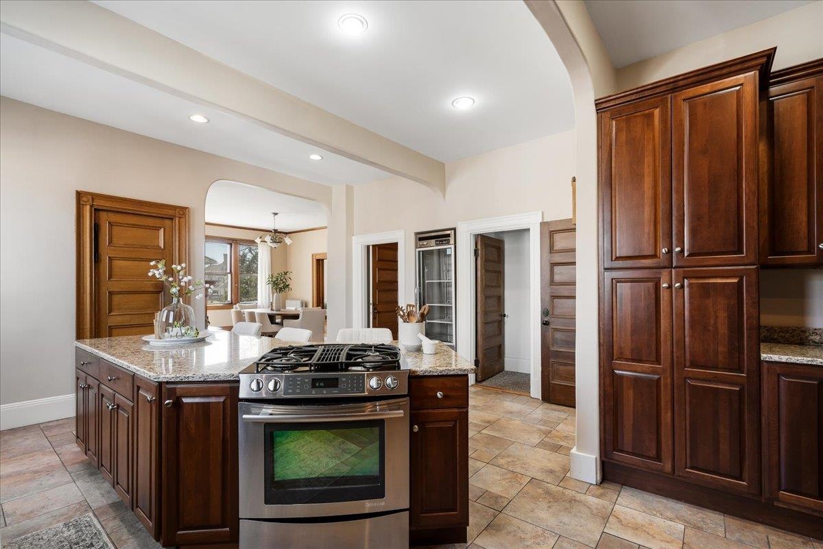 Manchester, New Hampshire, 03104, United States, 5 Bedrooms Bedrooms, ,6 BathroomsBathrooms,Residential,For Sale,1779351