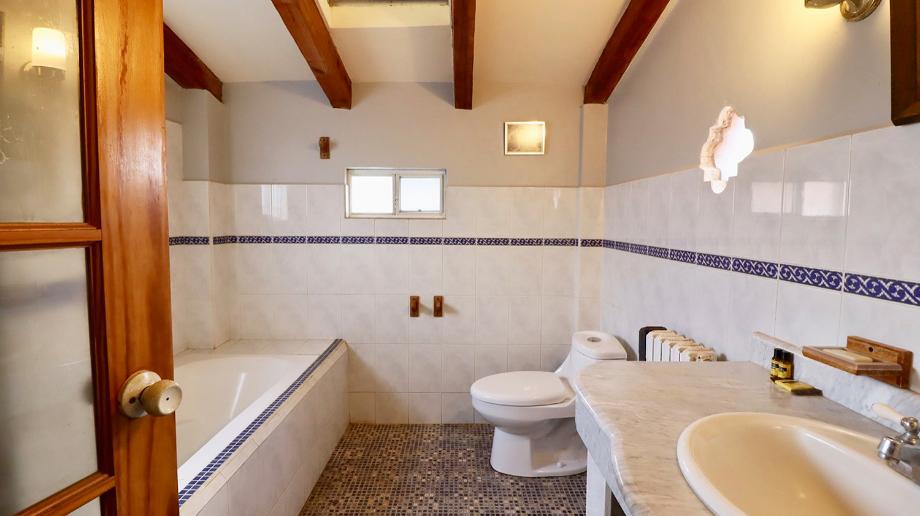 Pátzcuaro, Michoacán de Ocampo, 61608, Mexico, 4 Bedrooms Bedrooms, ,3 BathroomsBathrooms,Residential,For Sale,1917214
