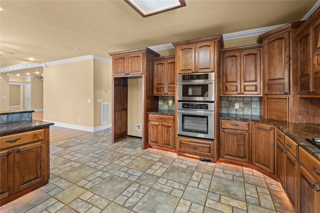 Bentonville, Arkansas, 72712, United States, 4 Bedrooms Bedrooms, ,4 BathroomsBathrooms,Residential,For Sale,1805614