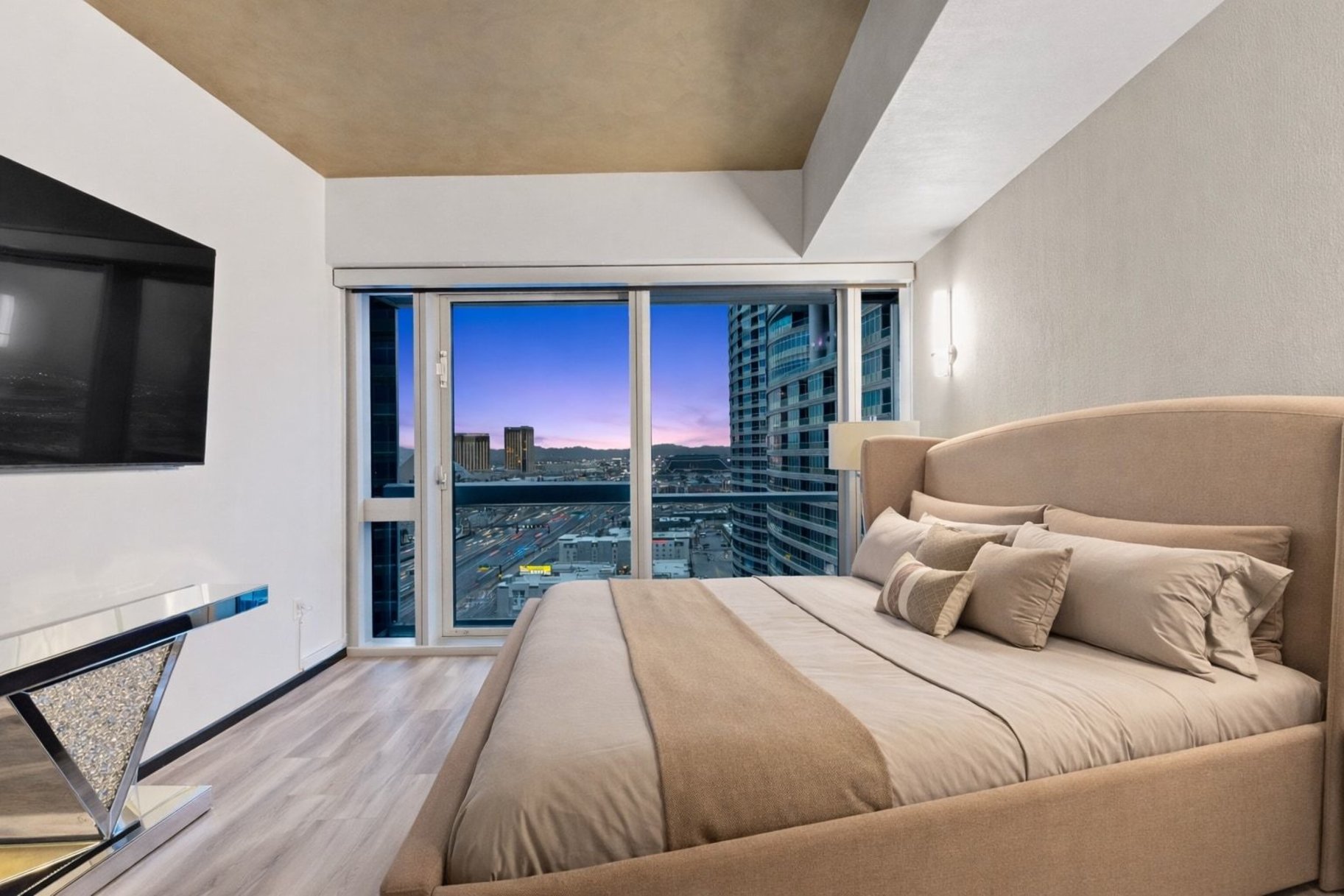  Own Your Very Own Piece of The Strip - 物件實景