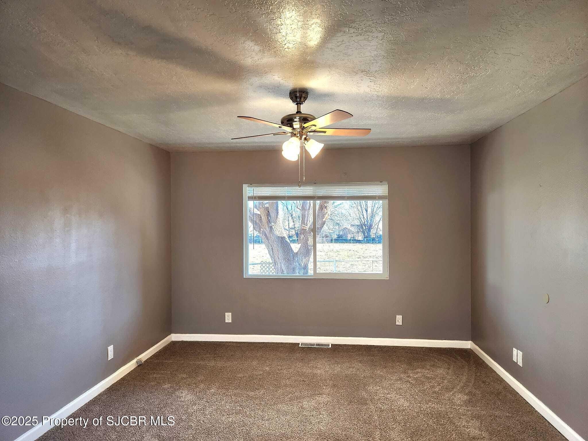 Flora Vista, New Mexico, 87415, United States, 5 Bedrooms Bedrooms, ,3 BathroomsBathrooms,Residential,For Sale,1926388