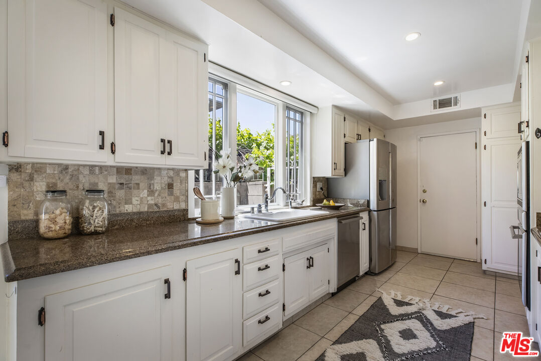 Los Angeles, California, 90027, United States, 4 Bedrooms Bedrooms, ,4 BathroomsBathrooms,Residential,For Sale,1918176