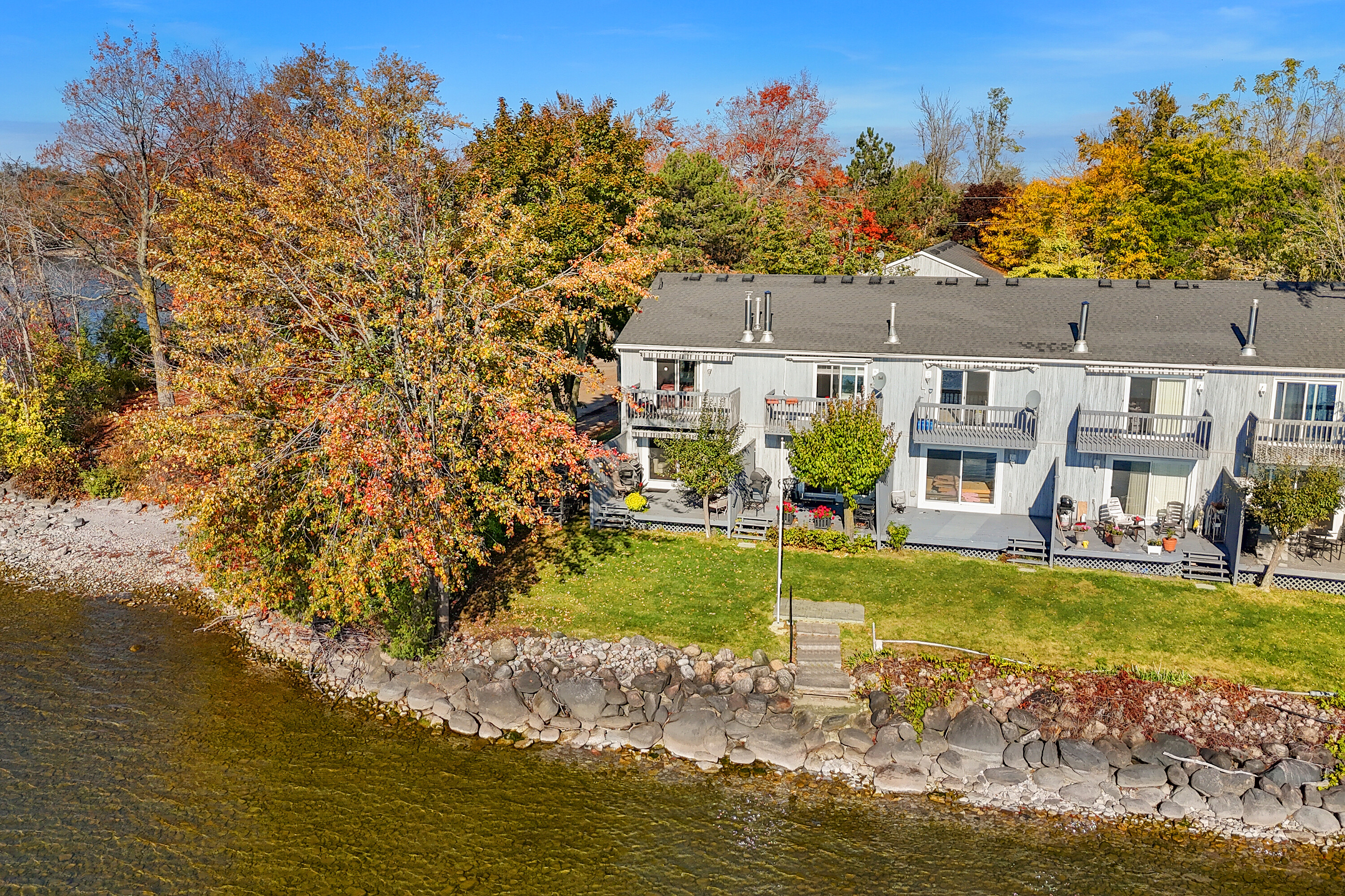  Rare Lakefront Living - 物件實景