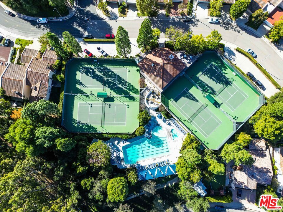 Los Angeles, California, 90077, United States, 5 Bedrooms Bedrooms, ,1 BathroomBathrooms,Residential,For Sale,1987970