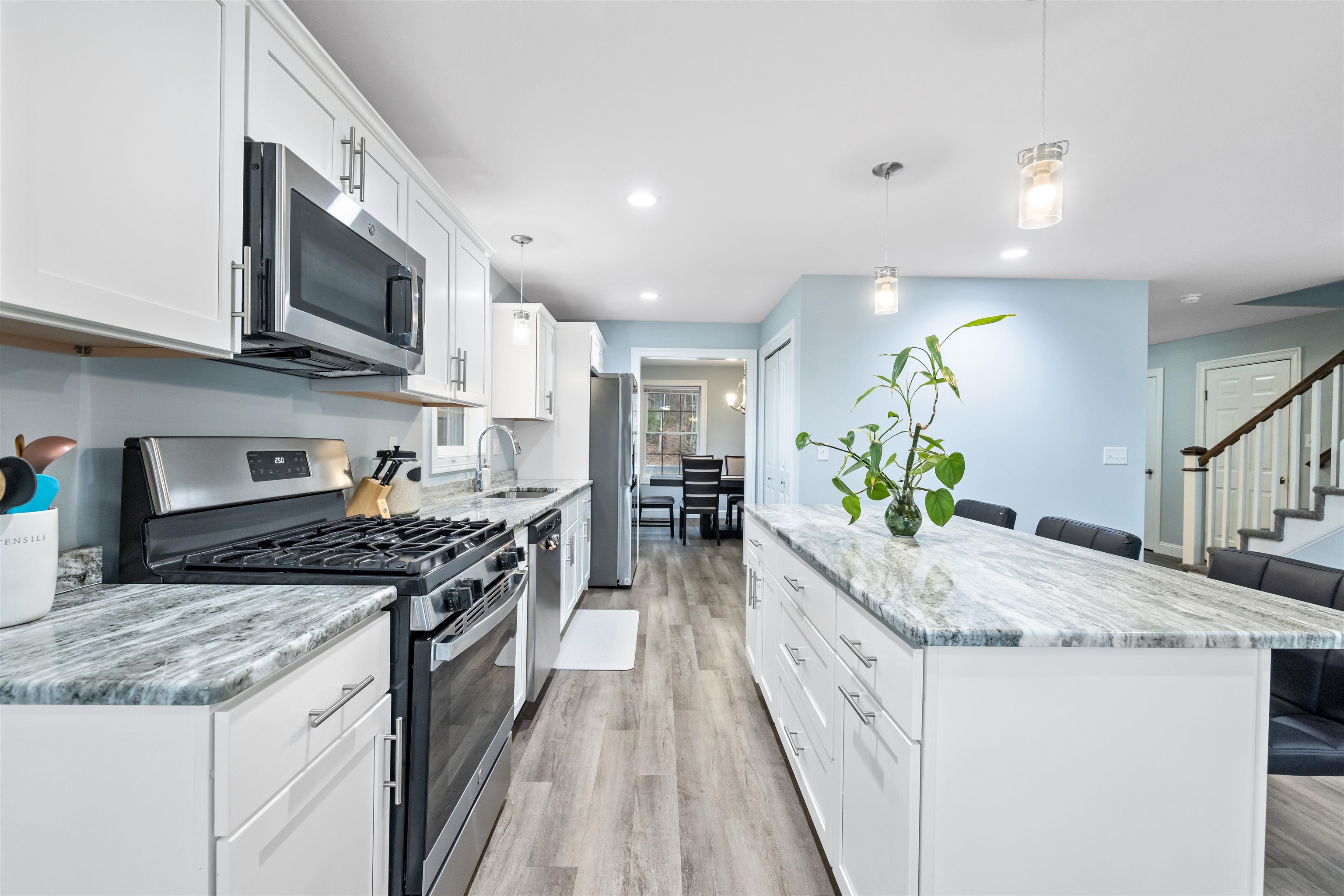 Hudson, New Hampshire, 03051, United States, 3 Bedrooms Bedrooms, ,2 BathroomsBathrooms,Residential,For Sale,1990943