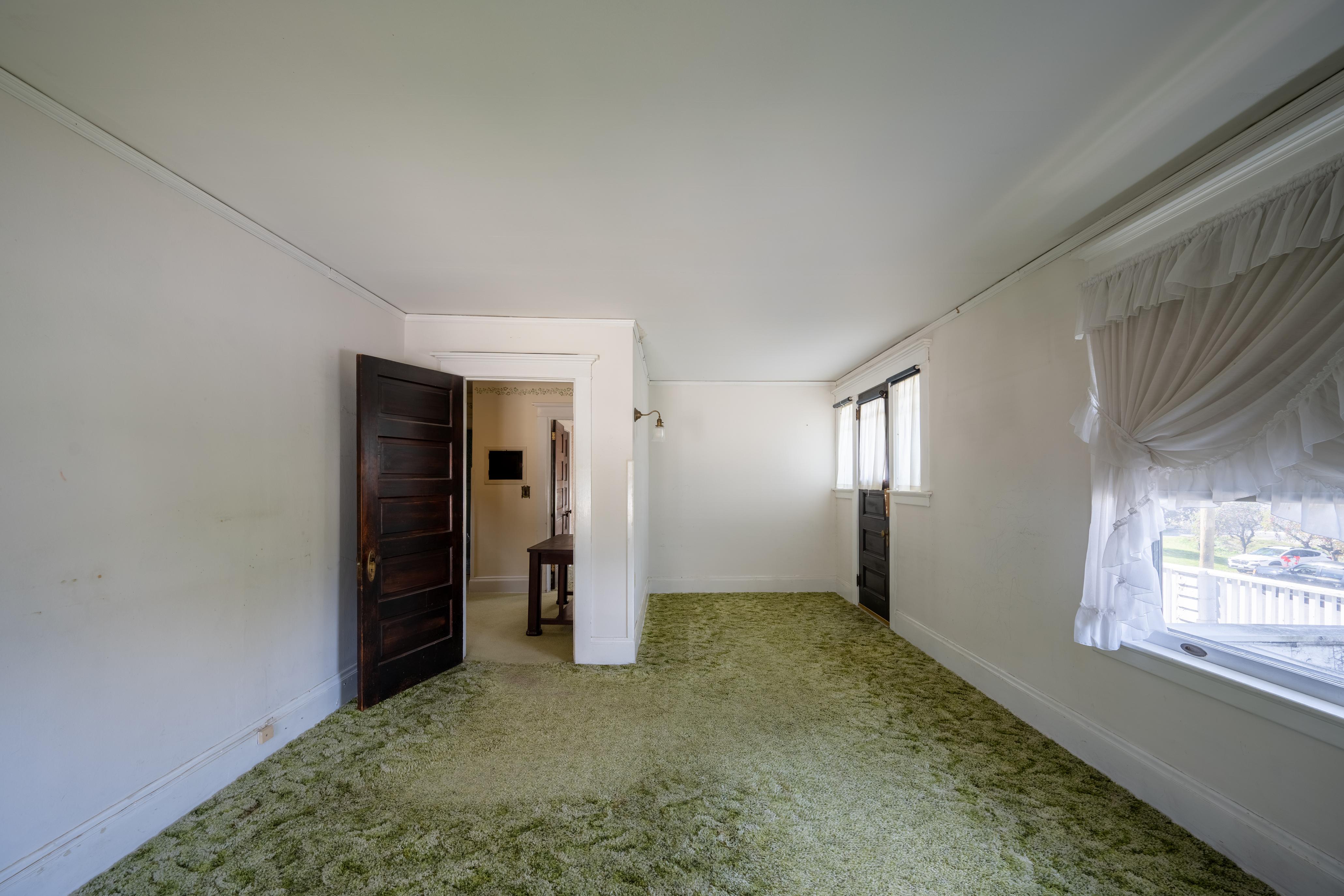 92 Champlain Avenue, Ticonderoga, NY, 12883 - 物件實景