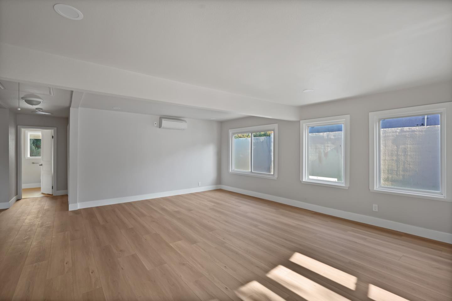 Mountain View, California, 94043, United States, 4 Bedrooms Bedrooms, ,3 BathroomsBathrooms,Residential,For Sale,1992063