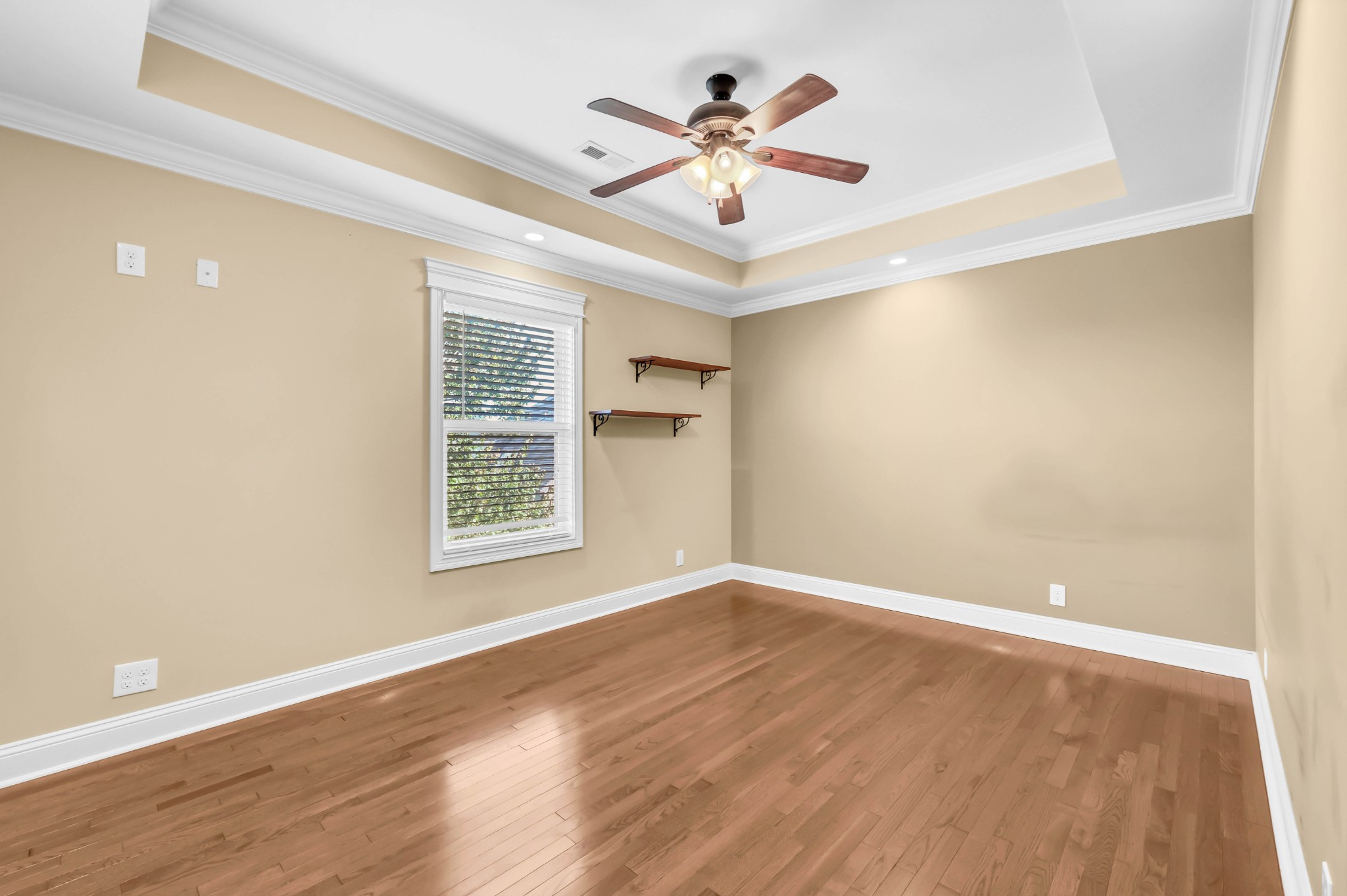 Clarksville, Tennessee, 37043, United States, 3 Bedrooms Bedrooms, ,4 BathroomsBathrooms,Residential,For Sale,1980733