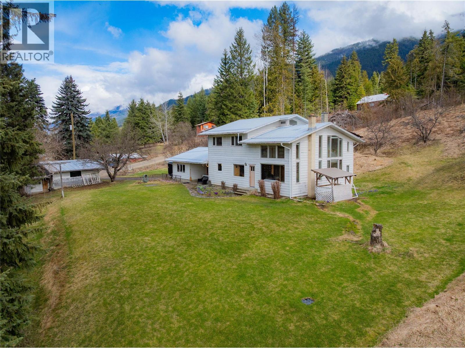 APPLEDALE, British Columbia, V0G 2J0, CA, 5 Bedrooms Bedrooms, ,2 BathroomsBathrooms,Residential,For Sale,1946998