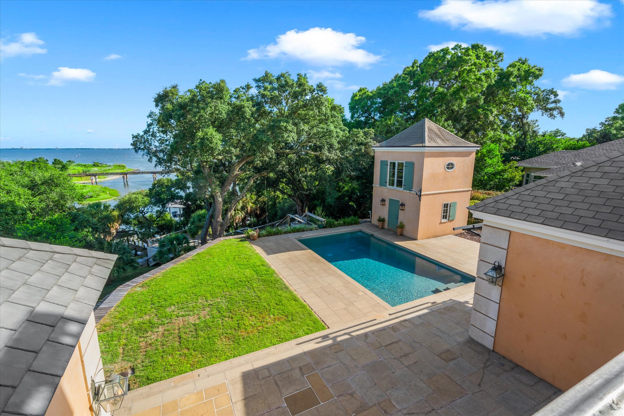 French Architecture on Bayou Texar - 物件實景