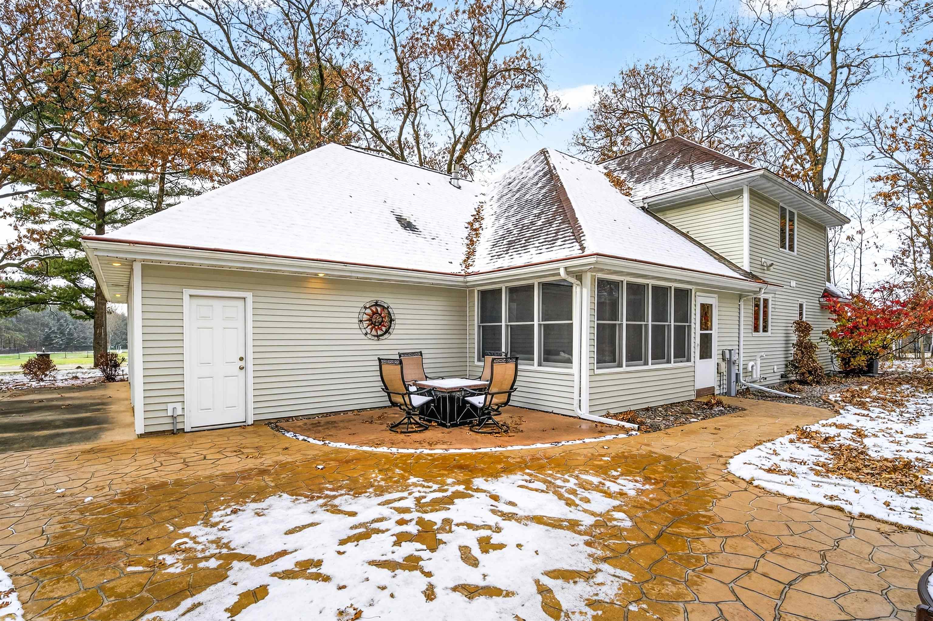 NEW LONDON, Wisconsin, 54961, United States, 3 Bedrooms Bedrooms, ,4 BathroomsBathrooms,Residential,For Sale,1996167