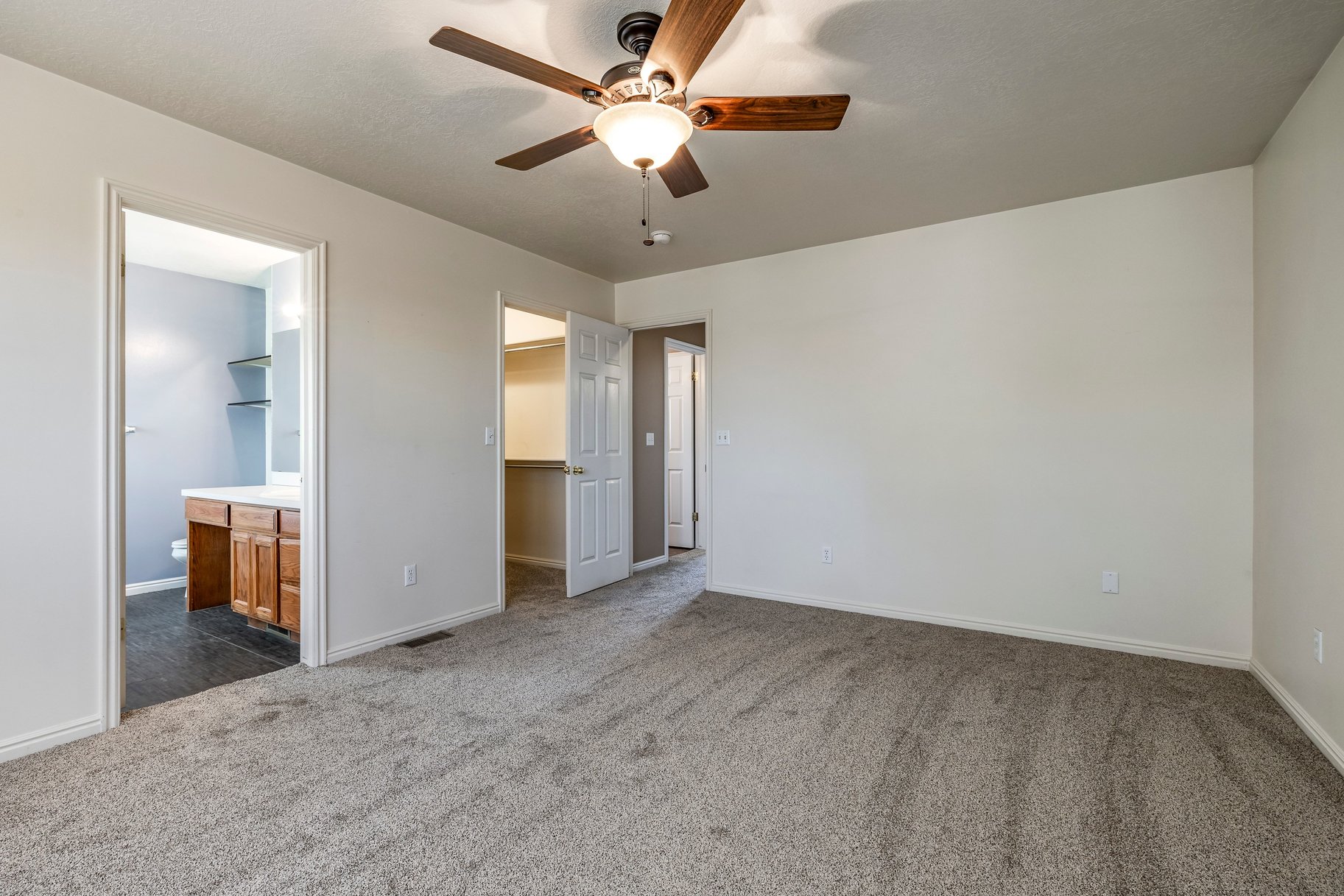  5 Bedroom, 3 Bath Home With One Of North Ogdens Best Porch Views - 物件實景