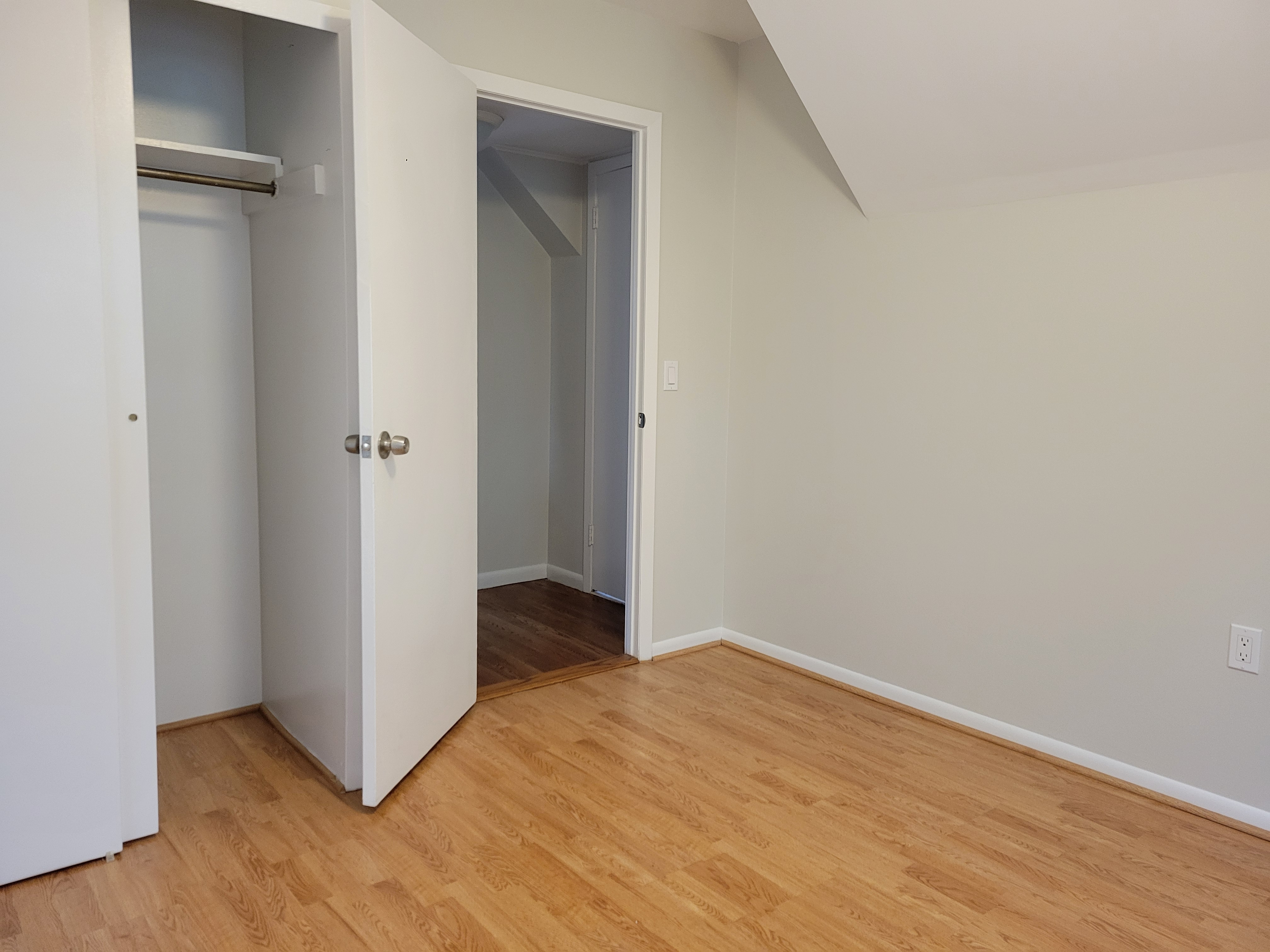 New Hyde Park, New York, 11040, United States, 4 Bedrooms Bedrooms, ,3 BathroomsBathrooms,Residential,For Sale,1928369