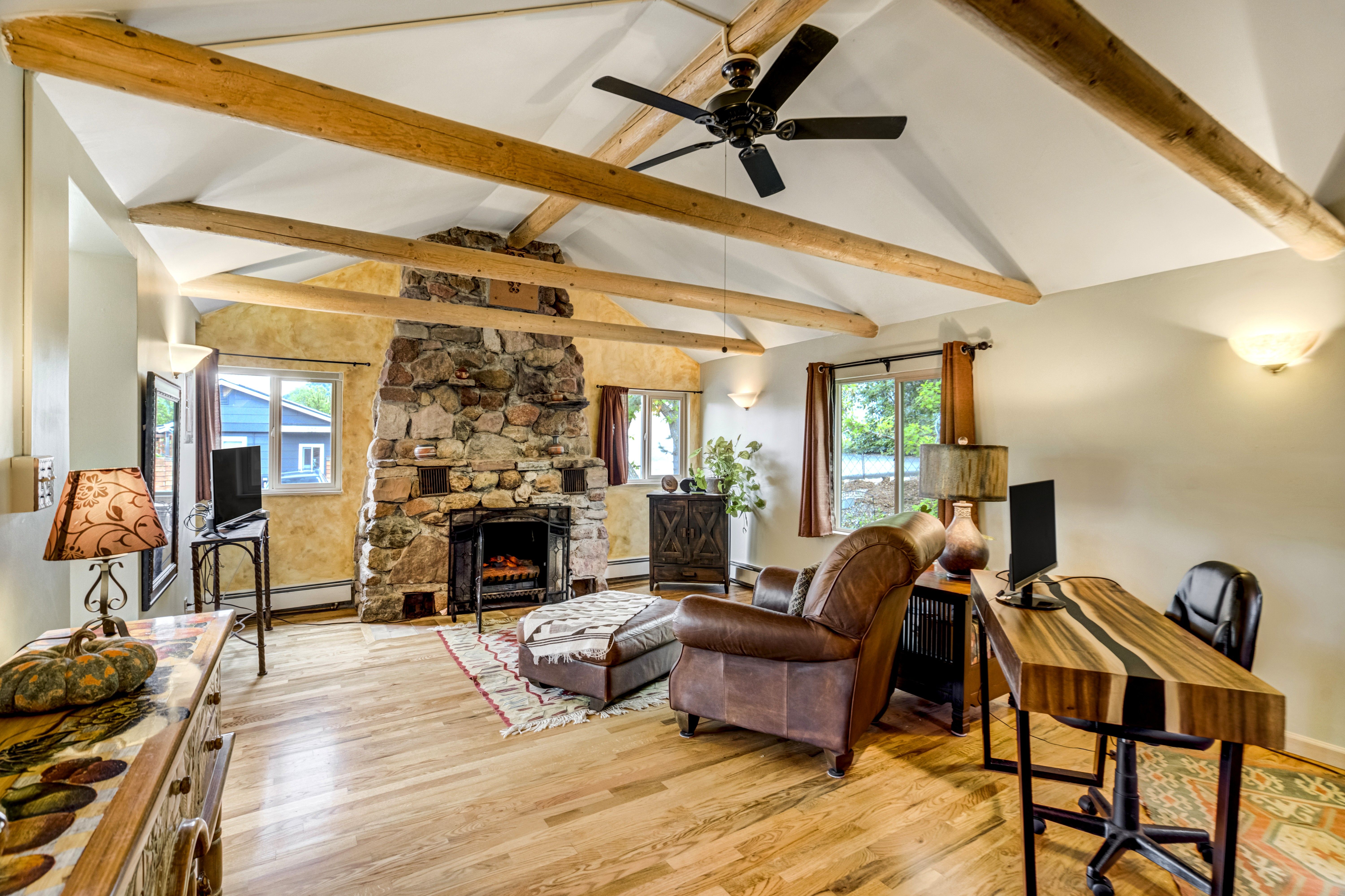  Extraordinary Mountain Retreat Perched Above the Heart of Manitou Springs - 物件實景