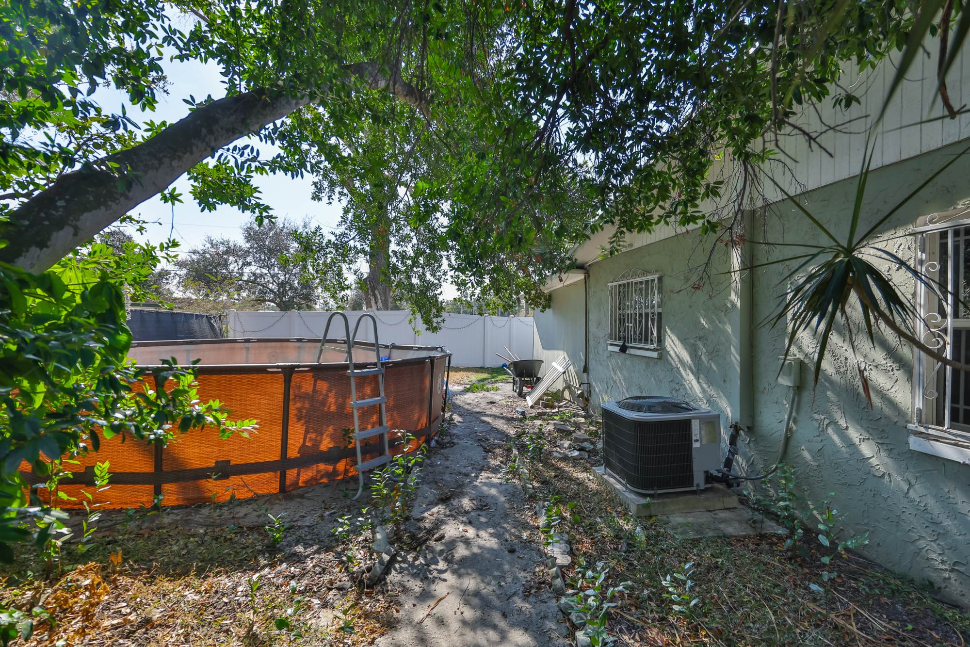 Tampa, Florida, 33603, United States, 3 Bedrooms Bedrooms, ,2 BathroomsBathrooms,Residential,For Sale,1995425