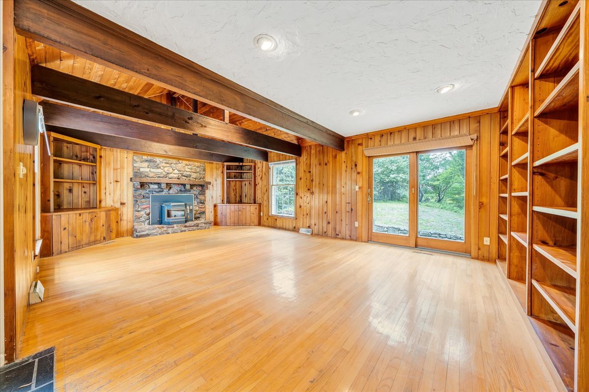 Roanoke, Virginia, 24015, United States, 5 Bedrooms Bedrooms, ,3 BathroomsBathrooms,Residential,For Sale,2043623