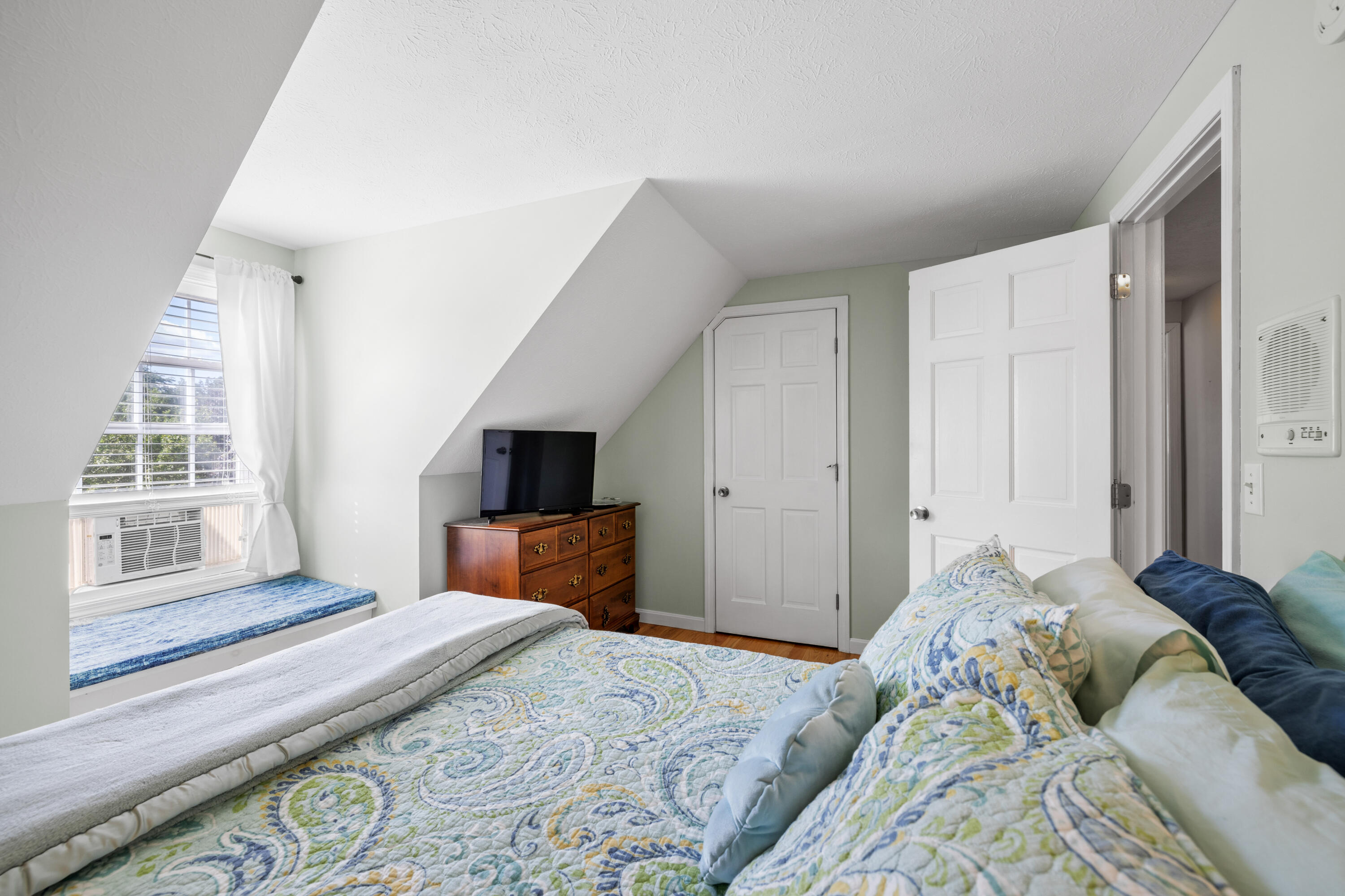 Kennebunk, Maine, 04043, United States, 4 Bedrooms Bedrooms, ,3 BathroomsBathrooms,Residential,For Sale,1901134